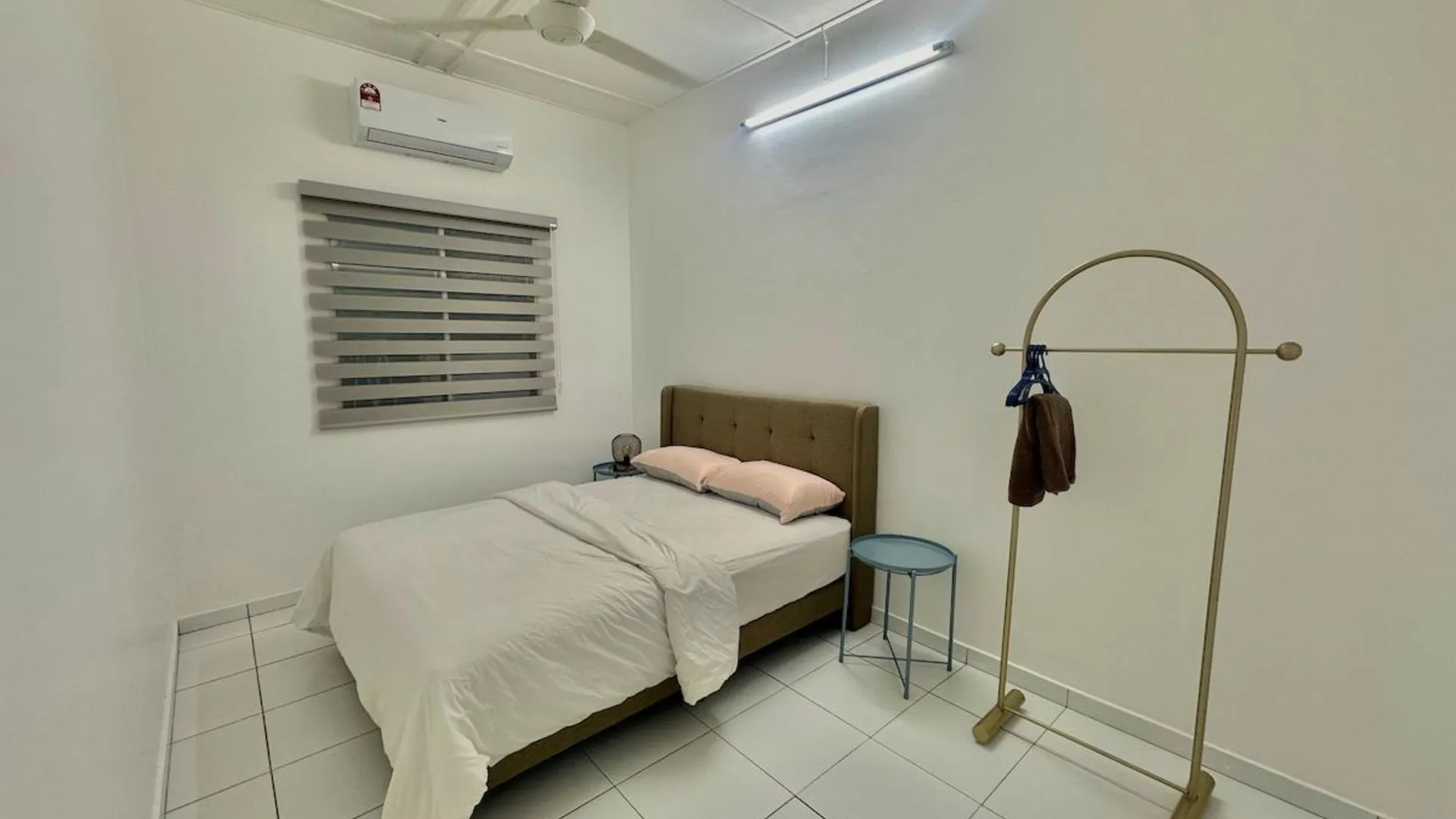 이포 캄풍 자와의 프라이빗 하우스 (m², 침실 3개, 프라이빗 욕실 1개) 2성급 게스트하우스 스위트룸