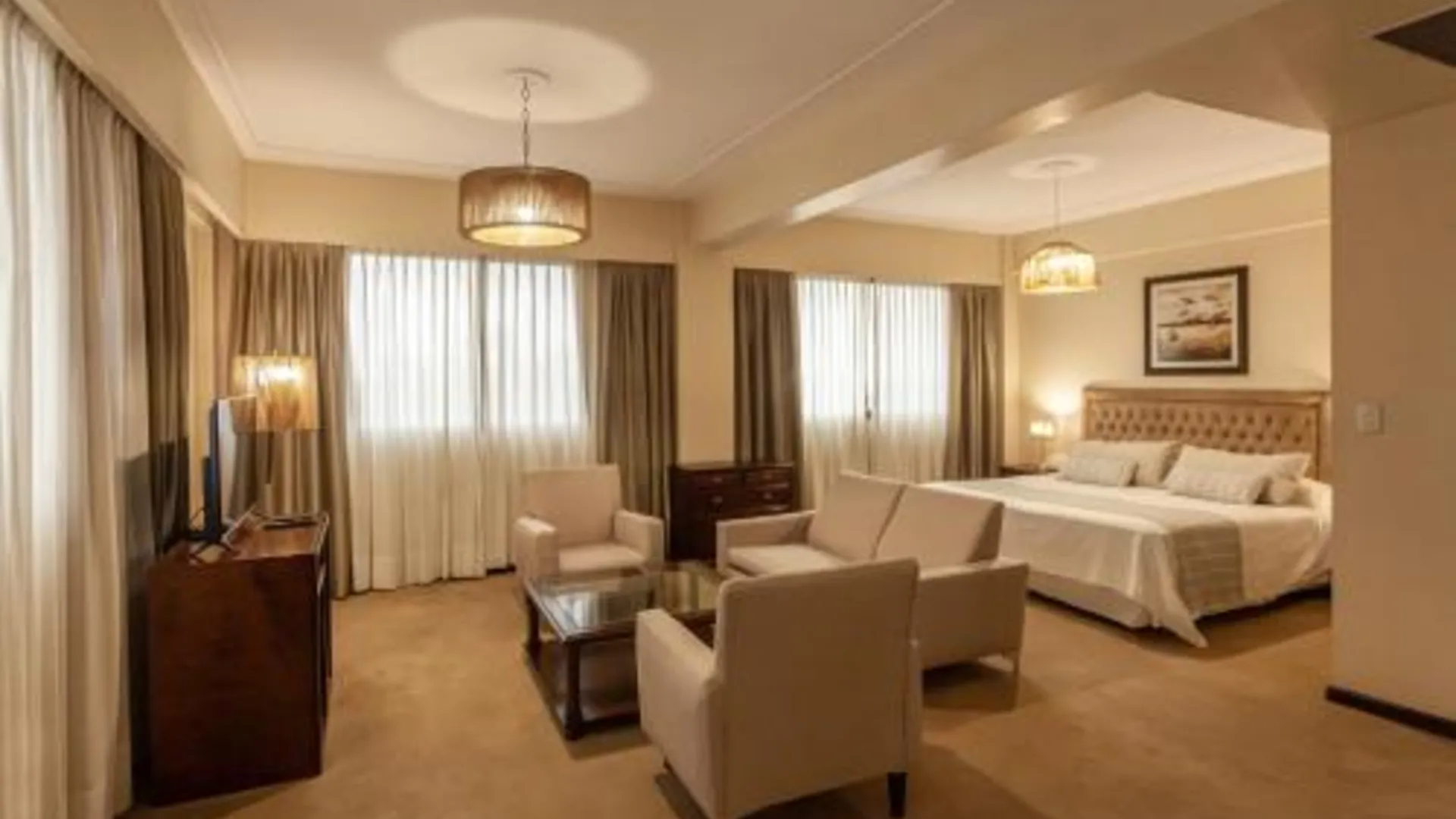 투쿠만 카탈리나스 파크 호텔 5성급 호텔 스위트룸