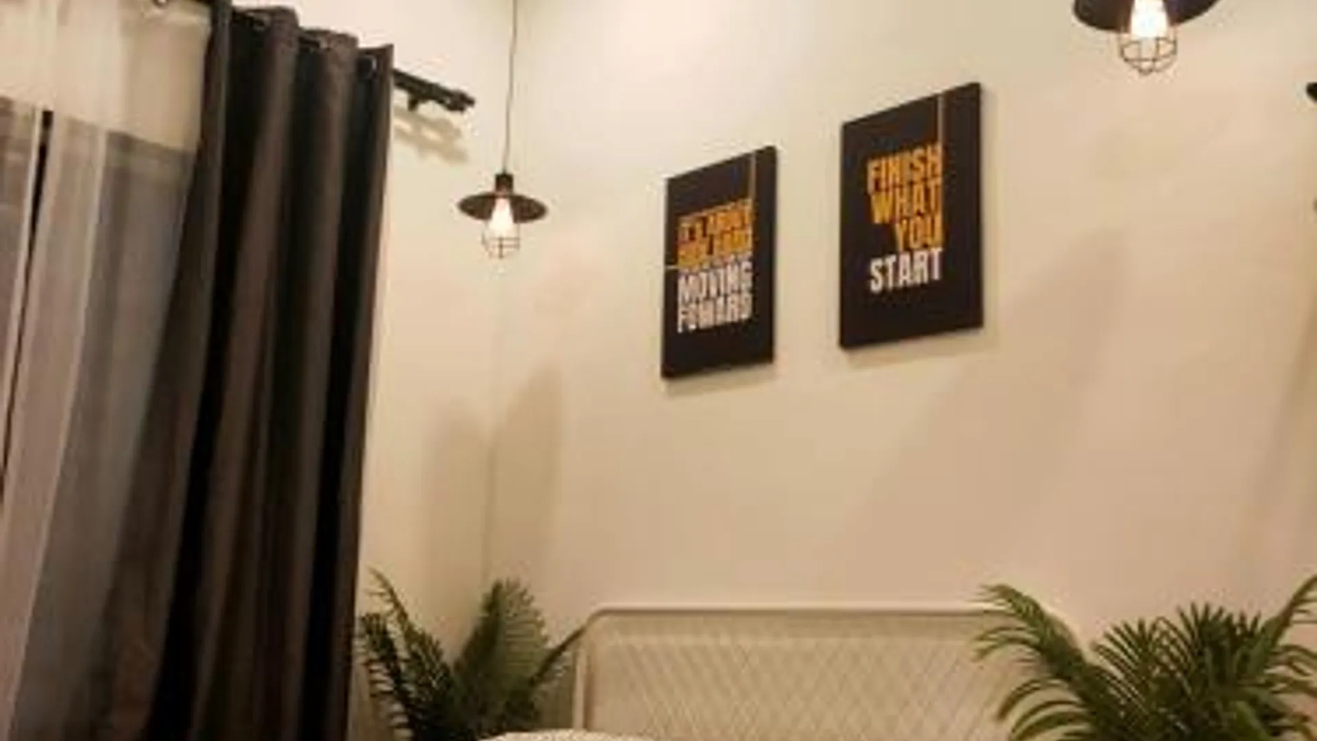 부킷 감비르 무아르 시티 센터의 프라이빗 하우스 (68m², 침실 3개, 프라이빗 욕실 2개) 4성급 게스트하우스 스위트룸