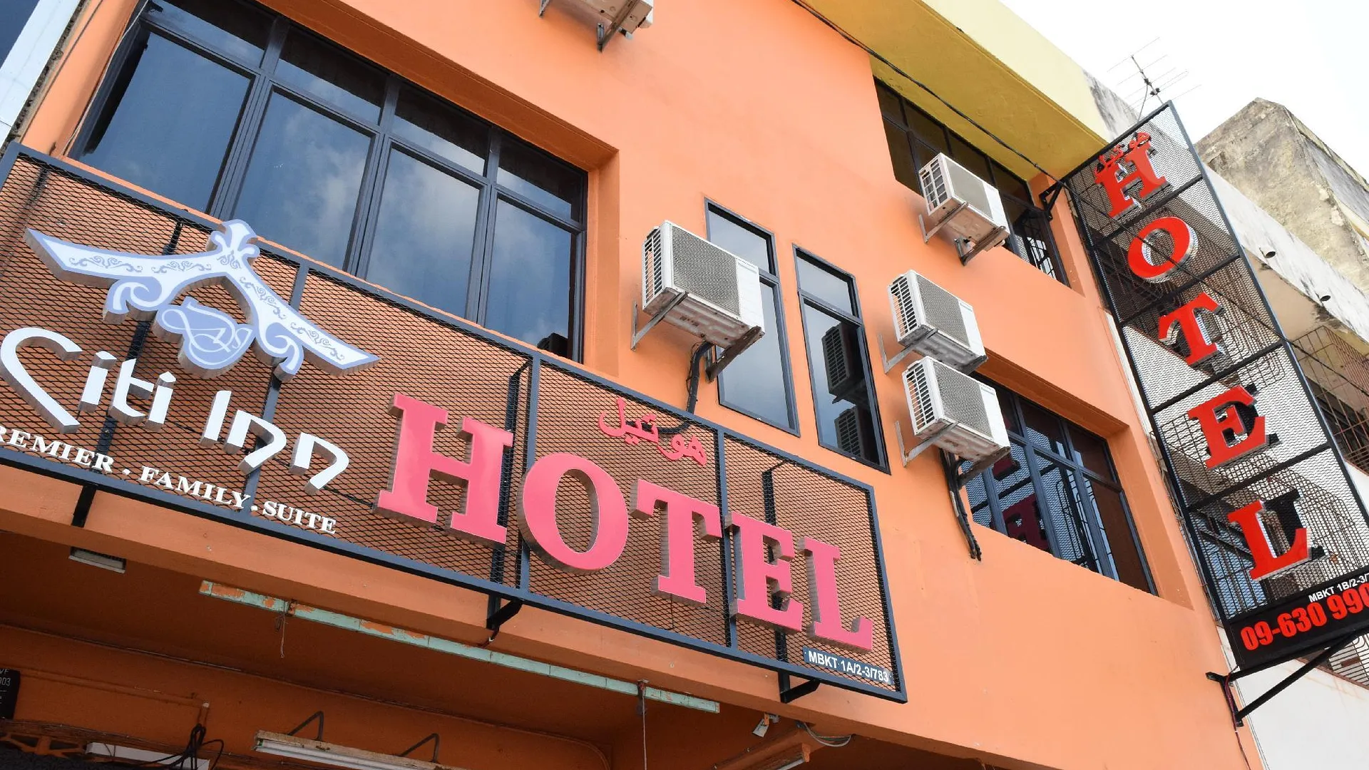 쿠알라테렝가누 DJ 시티 인 호텔 2성급 호텔 스위트룸