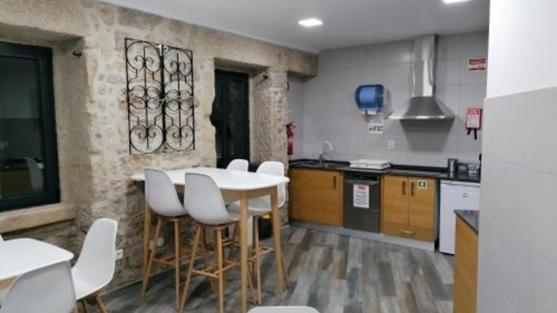 카스텔로 브란코 ALOJAMENTO GIRASSOL - Guest House - Quarto com casa de banho privativa 3성급 호텔 객실