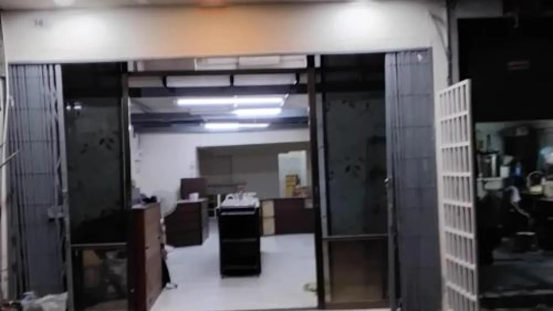 방콕 호스텔 24 백패커스 2성급 호텔 외관