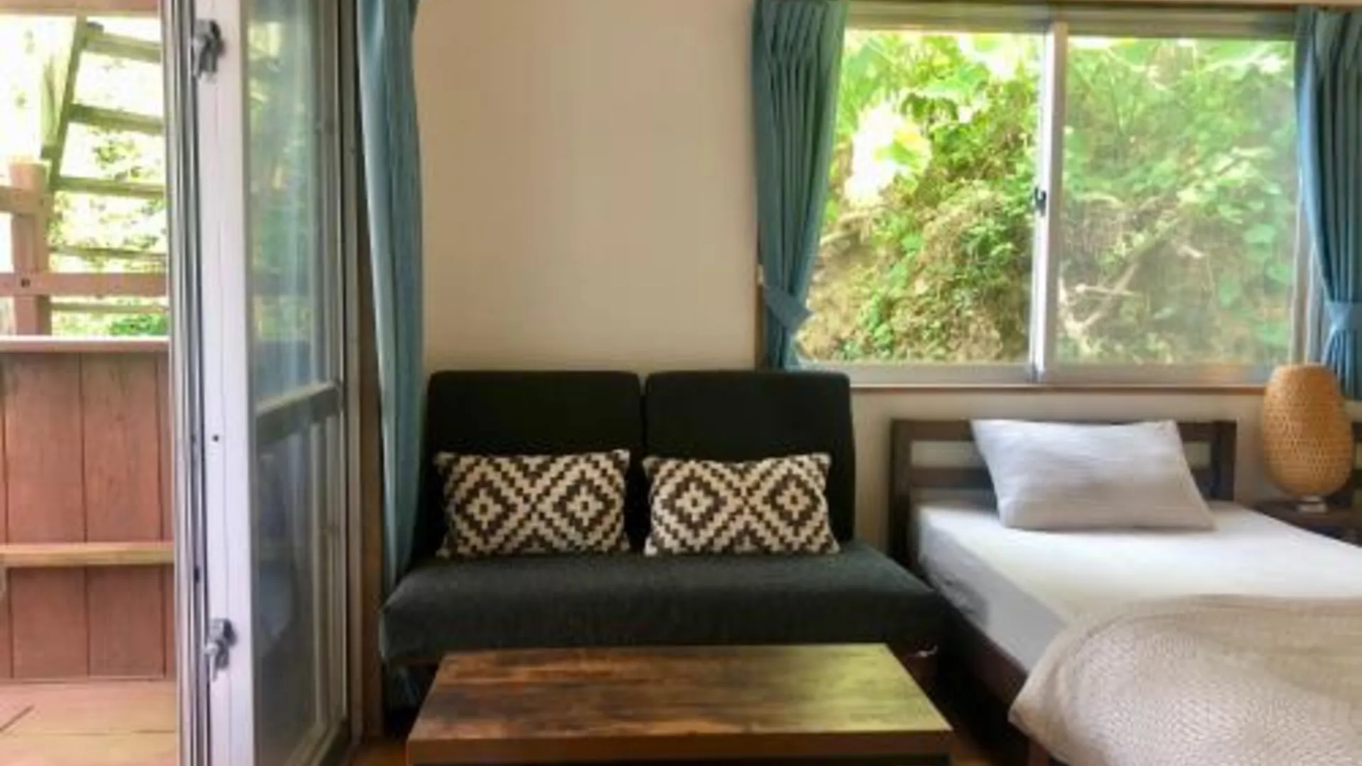 오키나와 본섬 게스트하우스 라이프 이즈 어 저니 1성급 호텔 스위트룸