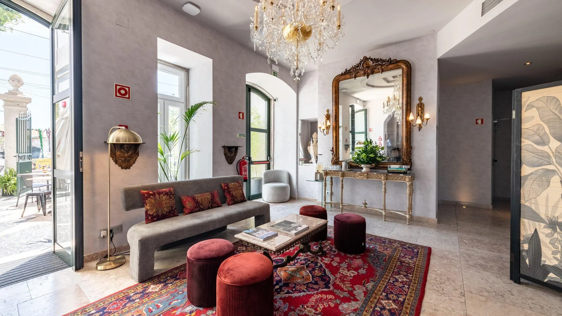 리스본 포우사다 알파마 4성급 호텔 로비