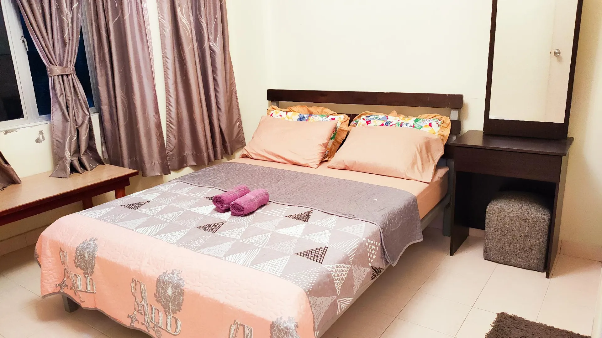 타이핑 부킷 메라의 아파트먼트 (m², 침실 3개, 프라이빗 욕실 1개) 2성급 싱글룸 레스토랑