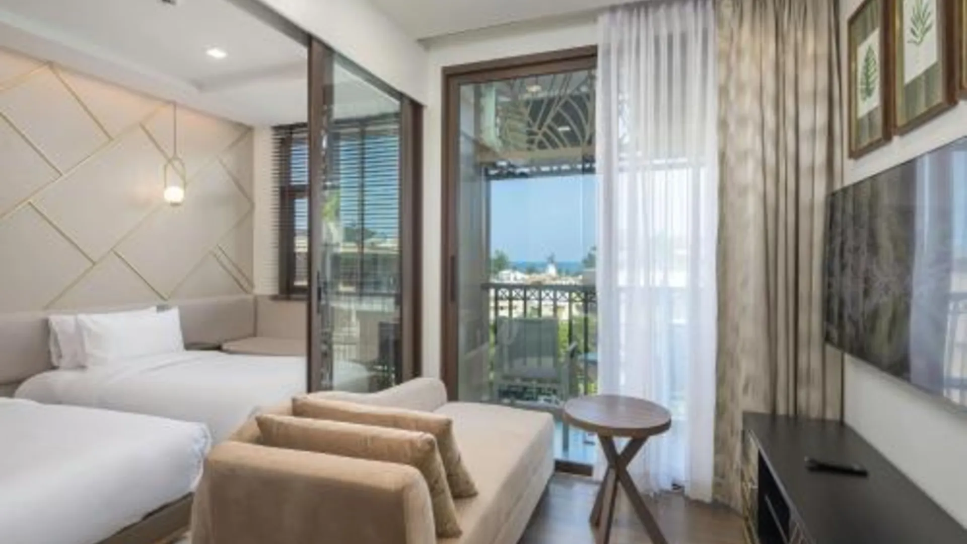 푸켓 더 프라우드 카론 비치 푸켓 트레이드마크 컬렉션 바이 윈덤 4성급 호텔 스위트룸