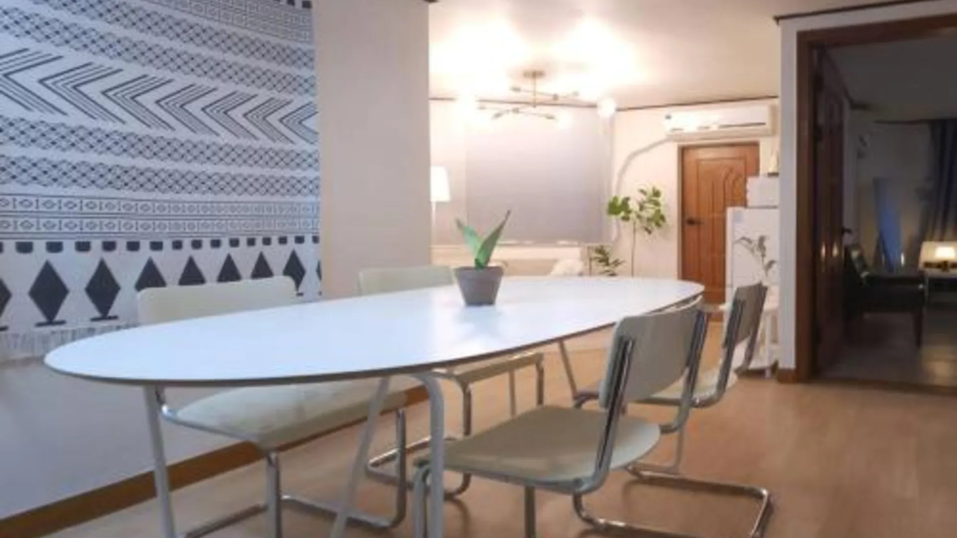 서울 K-5 넓은공간, 홍대 연트럴파크, 홍대역6번출구 7분 3성급 게스트하우스 로비