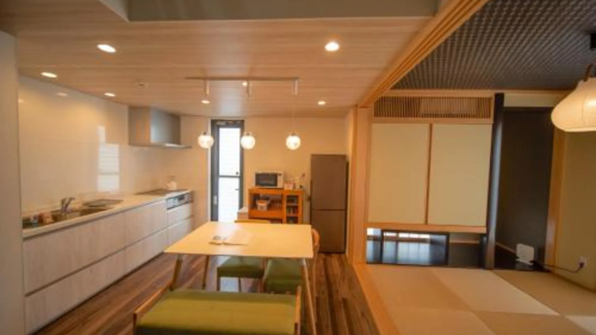 오키나와 본섬 츄라우미 빌리지 모토부-후지-카르스트 4성급 게스트하우스 스위트룸