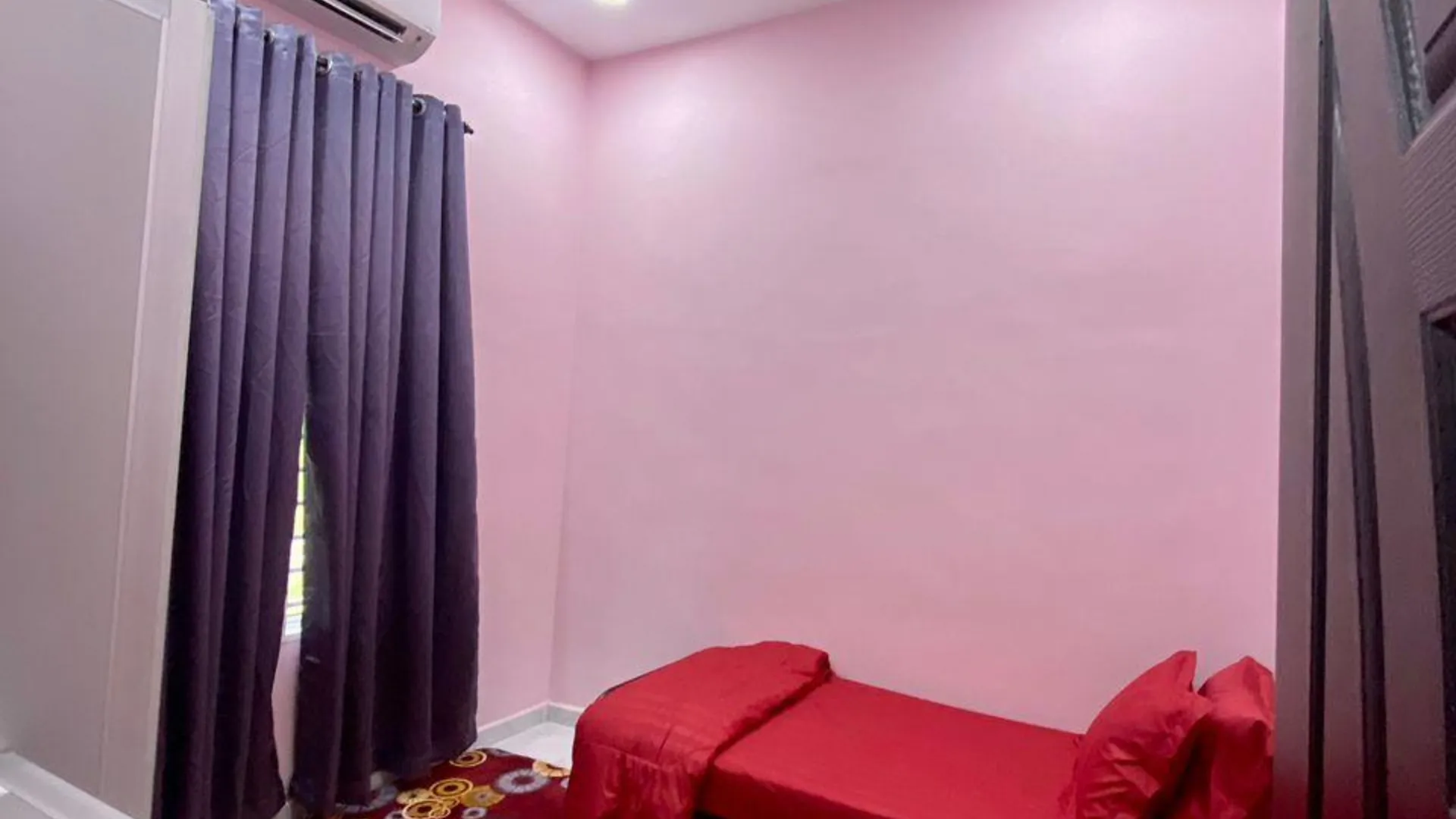 쿠알라 네랑 포콕 세나의 프라이빗 하우스 (850m², 침실 3개, 프라이빗 욕실 2개) 2성급 싱글룸 객실