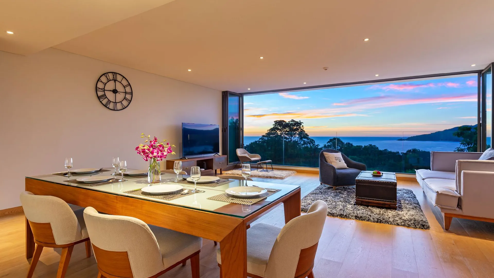 푸켓 빠통의 프라이빗 하우스 (200m², 침실 3개, 프라이빗 욕실 4개) 3성급 싱글룸 로비