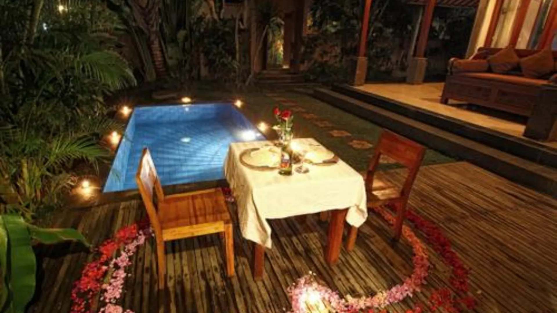 발리 와룽 만디 앤 빌라 4성급 게스트하우스 객실