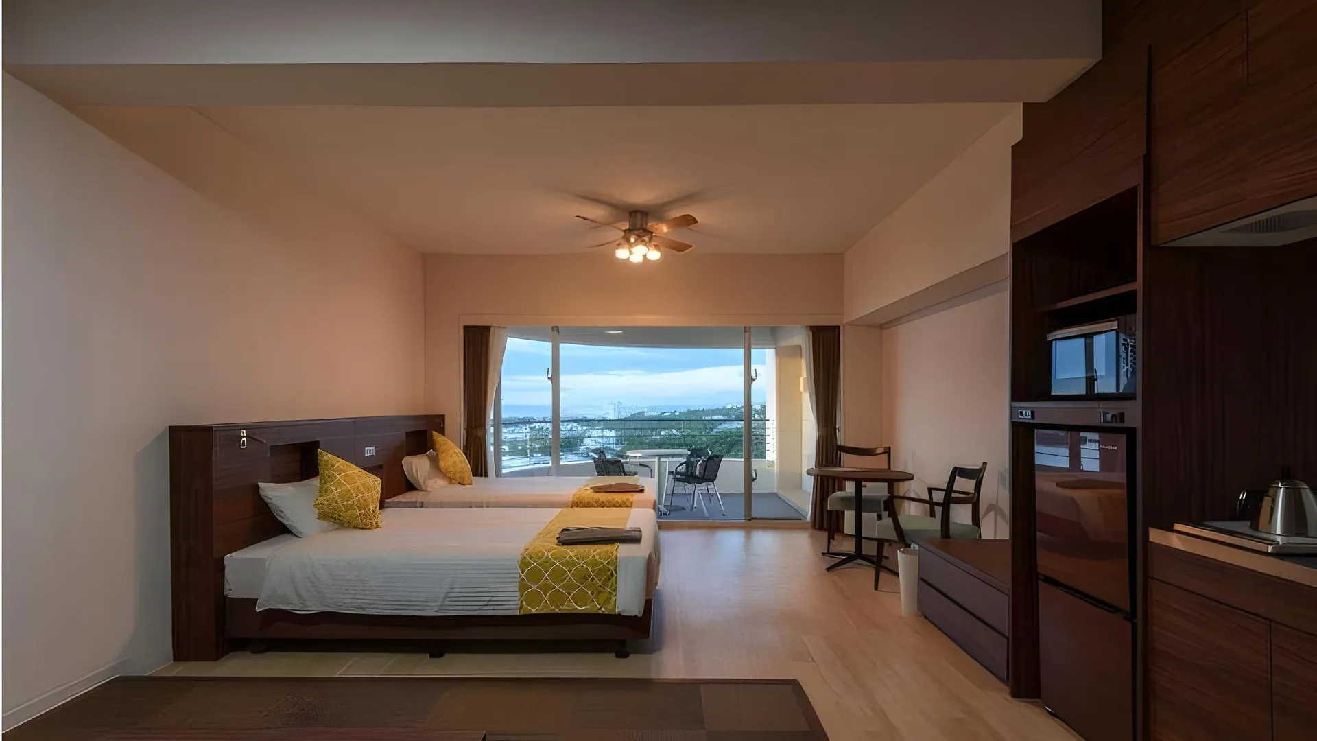 오키나와 본섬 호텔 선셋 힐 2성급 호텔 전망