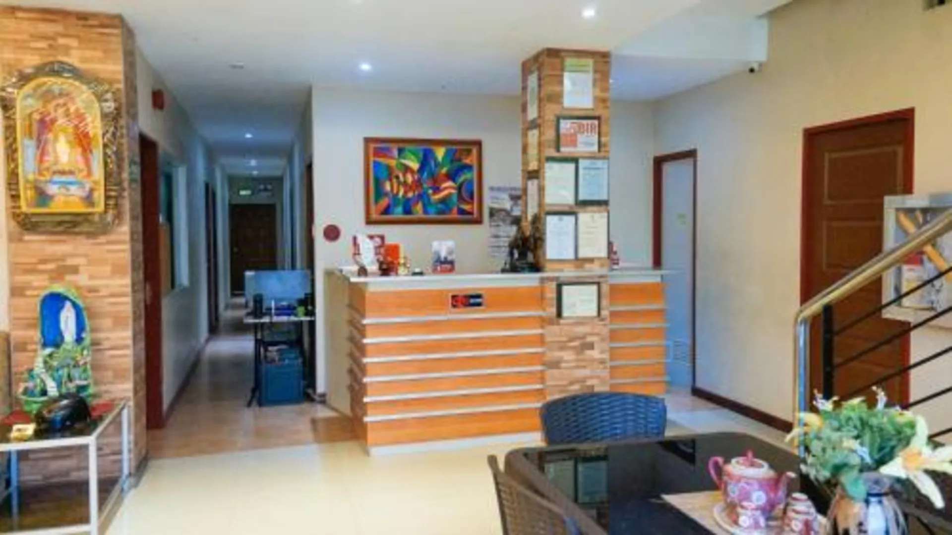 세부 레드도어즈 니어 탈리사이 디스트릭트 하스피털 1성급 호텔 로비