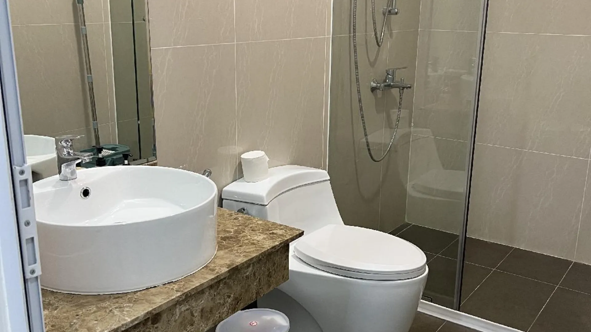 호치민 3군의 아파트먼트 (43m², 침실 1개, 프라이빗 욕실 1개) 2성급 싱글룸 레스토랑