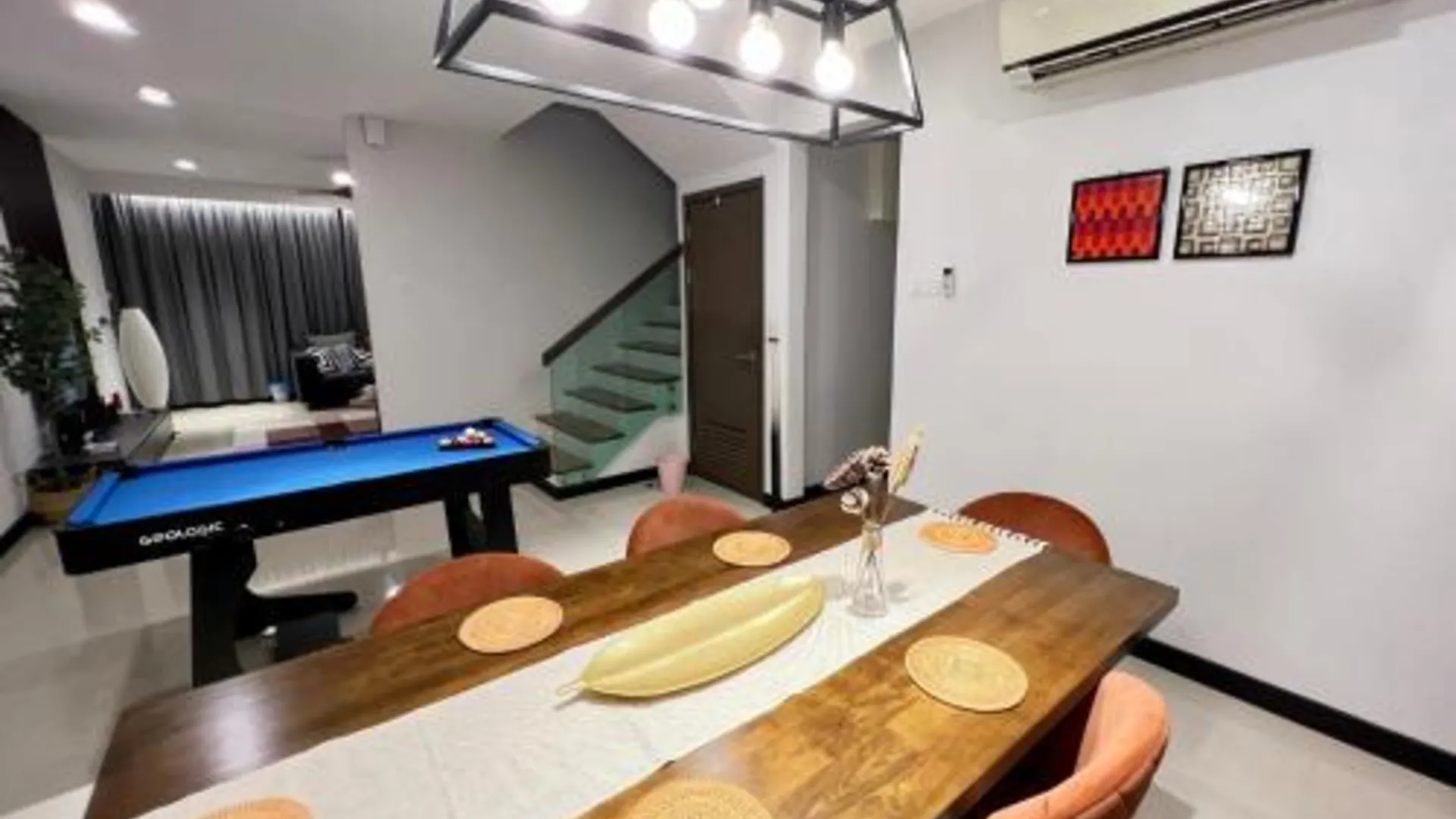 쿠안탄 테루크 쳄페타크의 프라이빗 하우스 (600m², 침실 5개, 프라이빗 욕실 3개) 2성급 게스트하우스 수영장