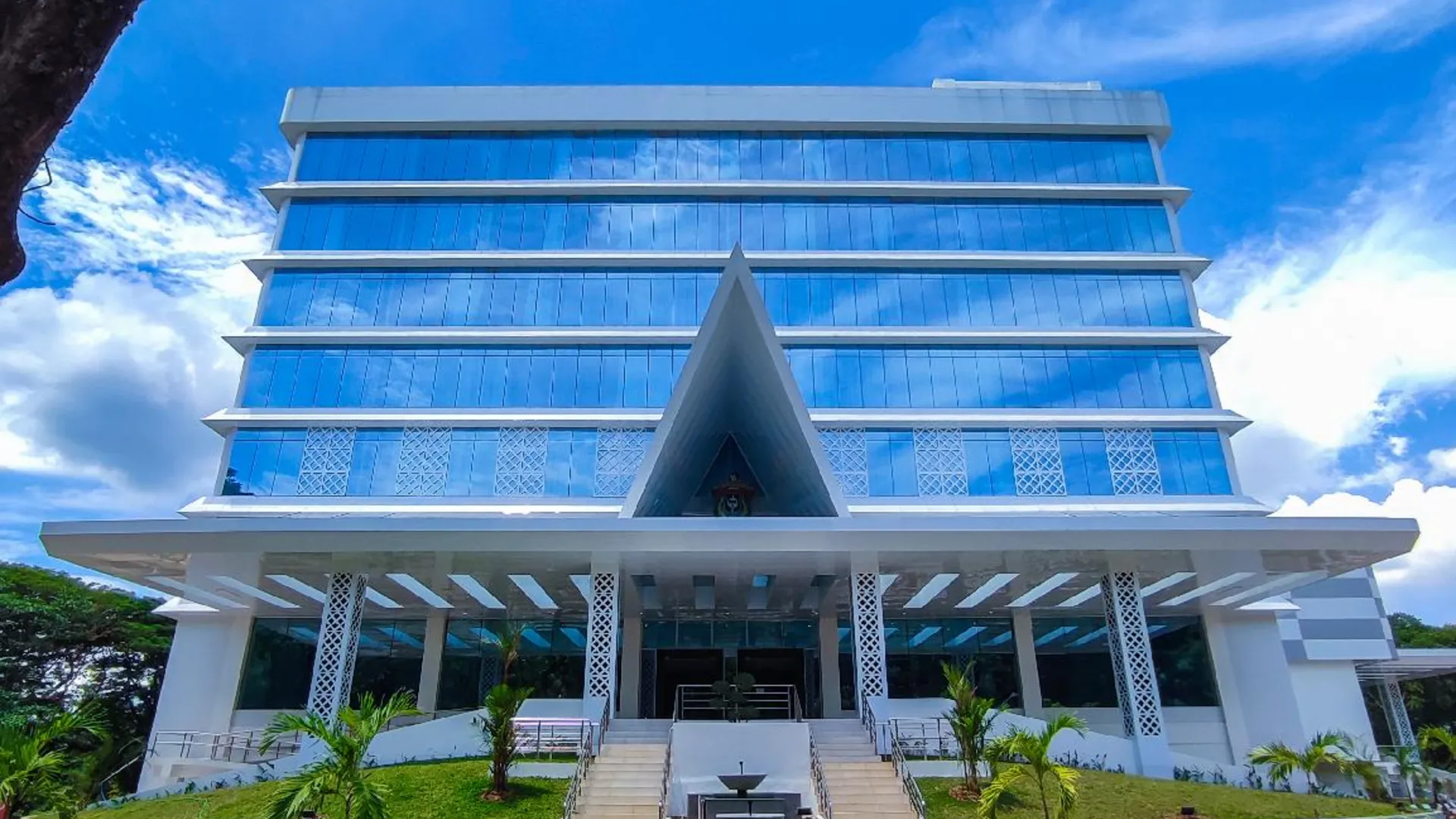 마카사르 UNHAS HOTEL & CONVENTION 4성급 호텔 스위트룸