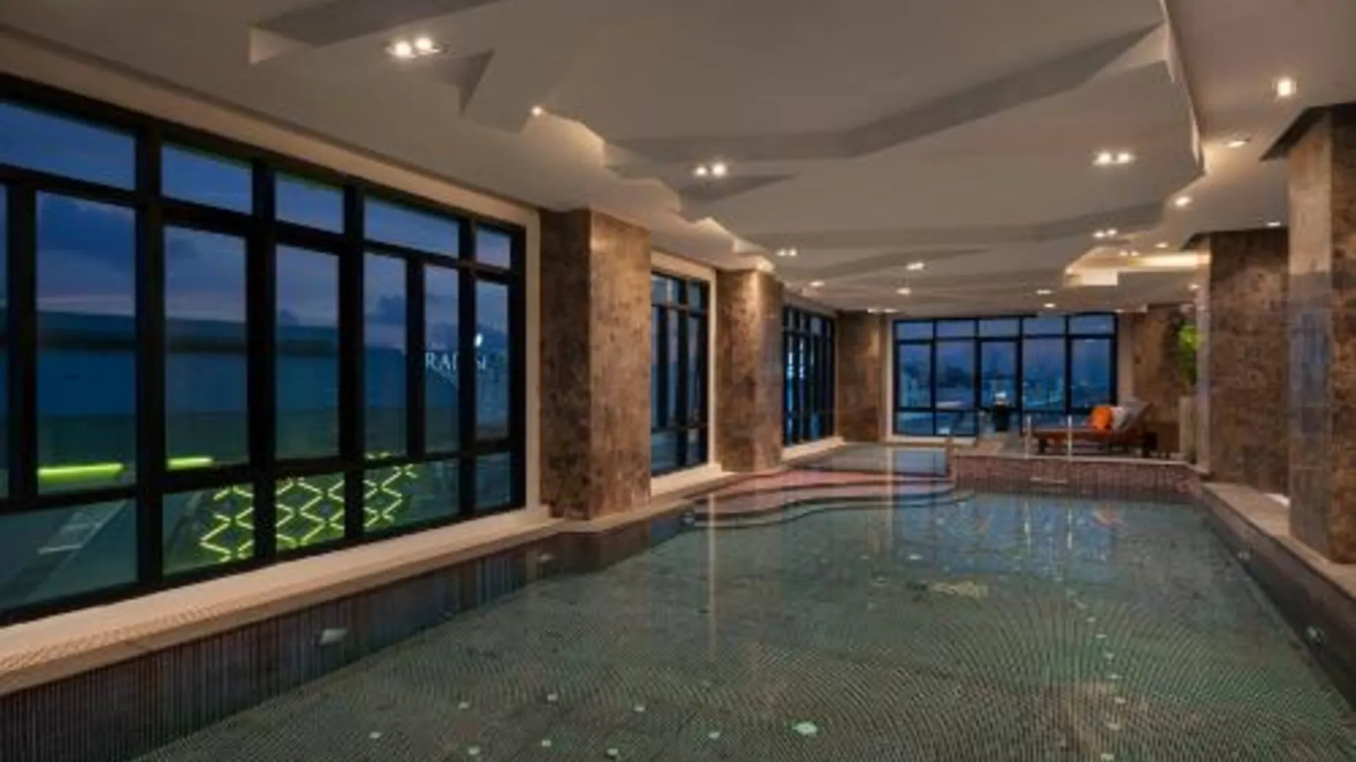 방콕 루멘 방콕 스리나카린 4성급 호텔 스위트룸