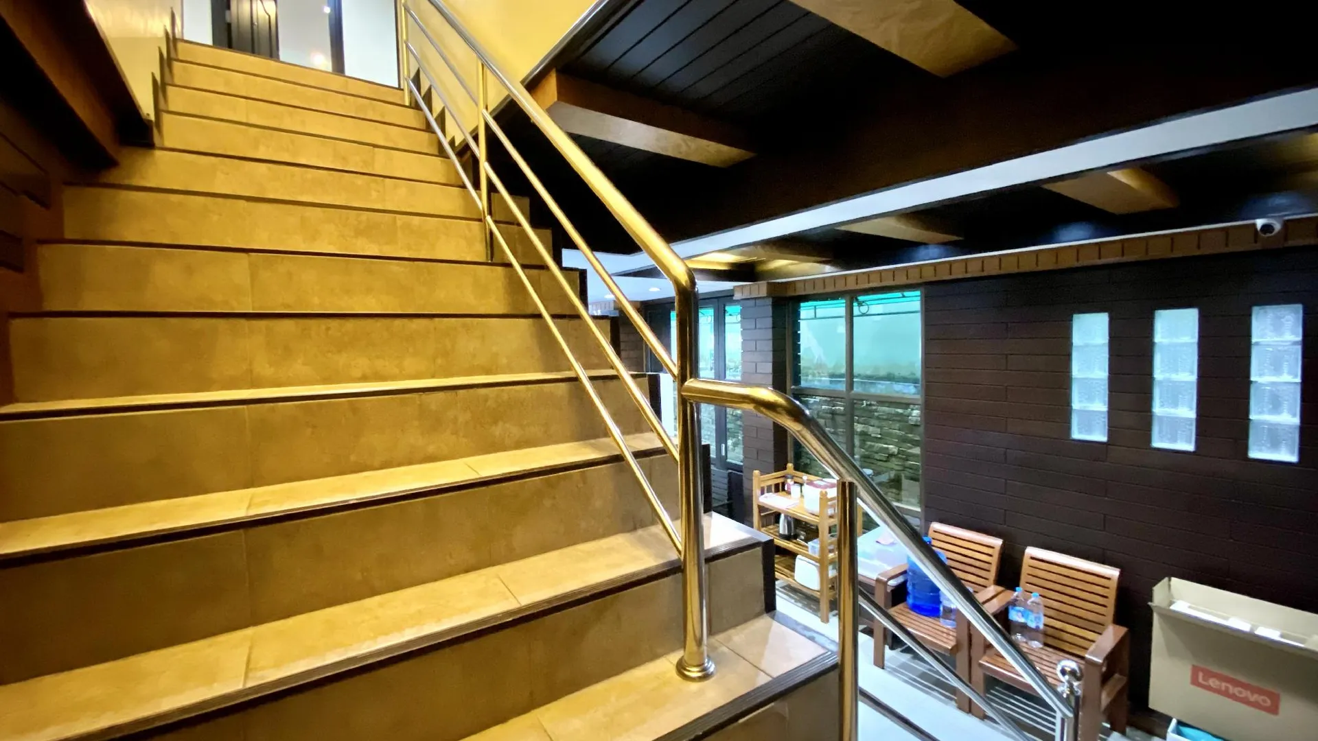 푸켓 럭키 레지던스 3성급 호텔 외관