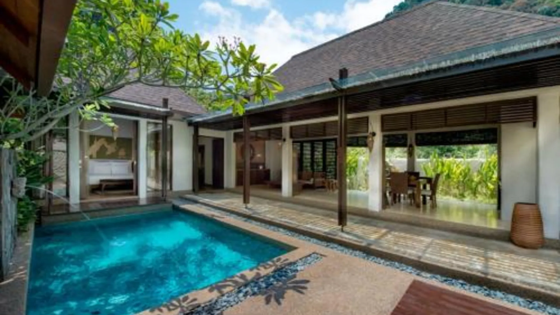 이포 더 반자란 핫스프링스 리트리트 5성급 호텔 스위트룸