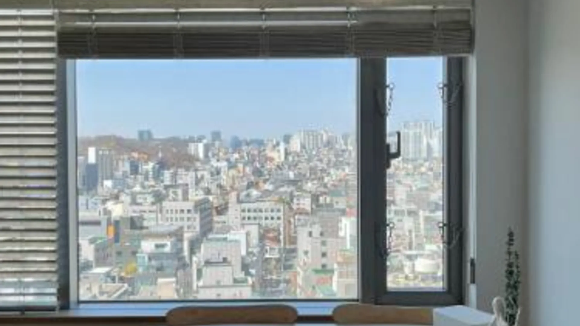 서울 홍대 1분거리 숙소 3성급 싱글룸 로비