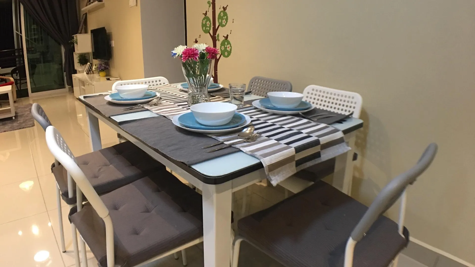 이포 캄풍 쿠차이의 아파트먼트 (85m², 침실 3개, 프라이빗 욕실 2개) 3성급 싱글룸 부대시설