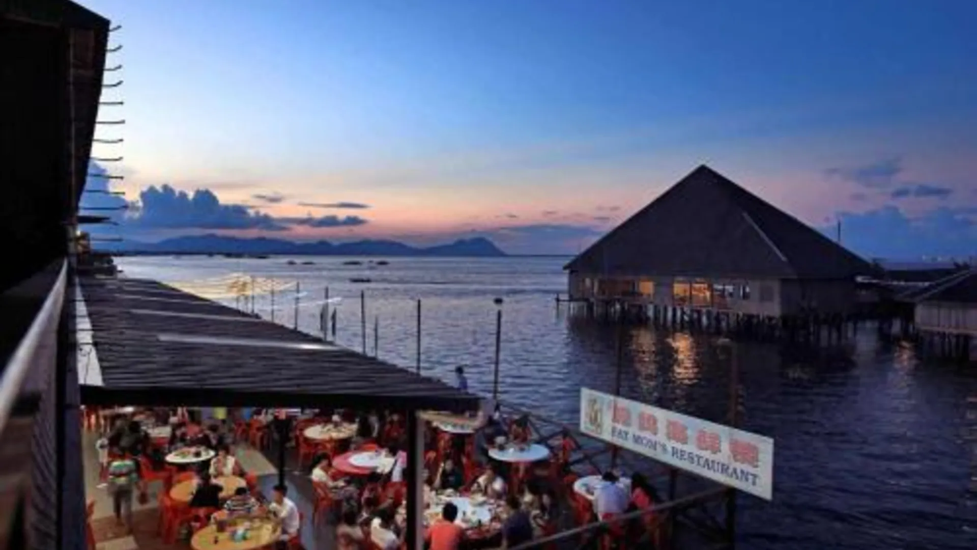 셈포르나 큐브 베드 스테이션 호스텔 호텔 외관