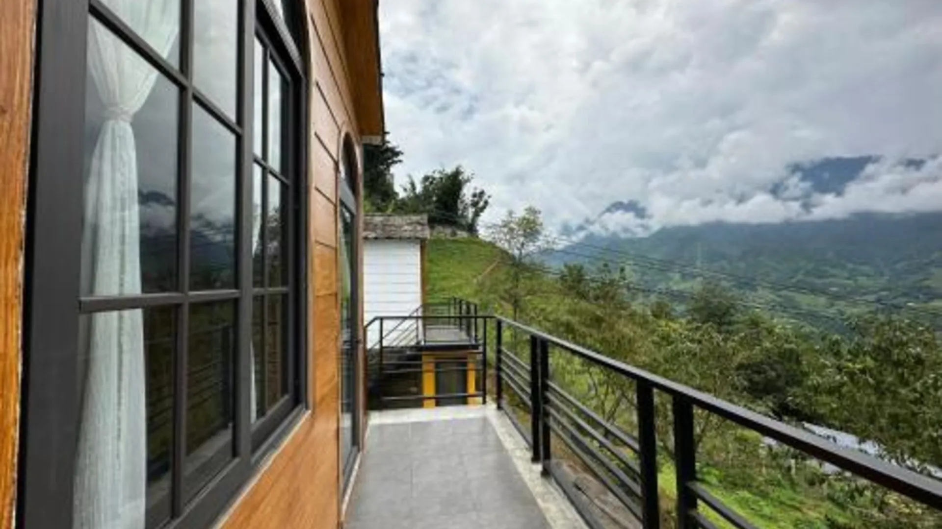 사파 사빠 도심의 프라이빗 하우스 (15m², 침실 7개, 프라이빗 욕실 4개) 4성급 게스트하우스 외관