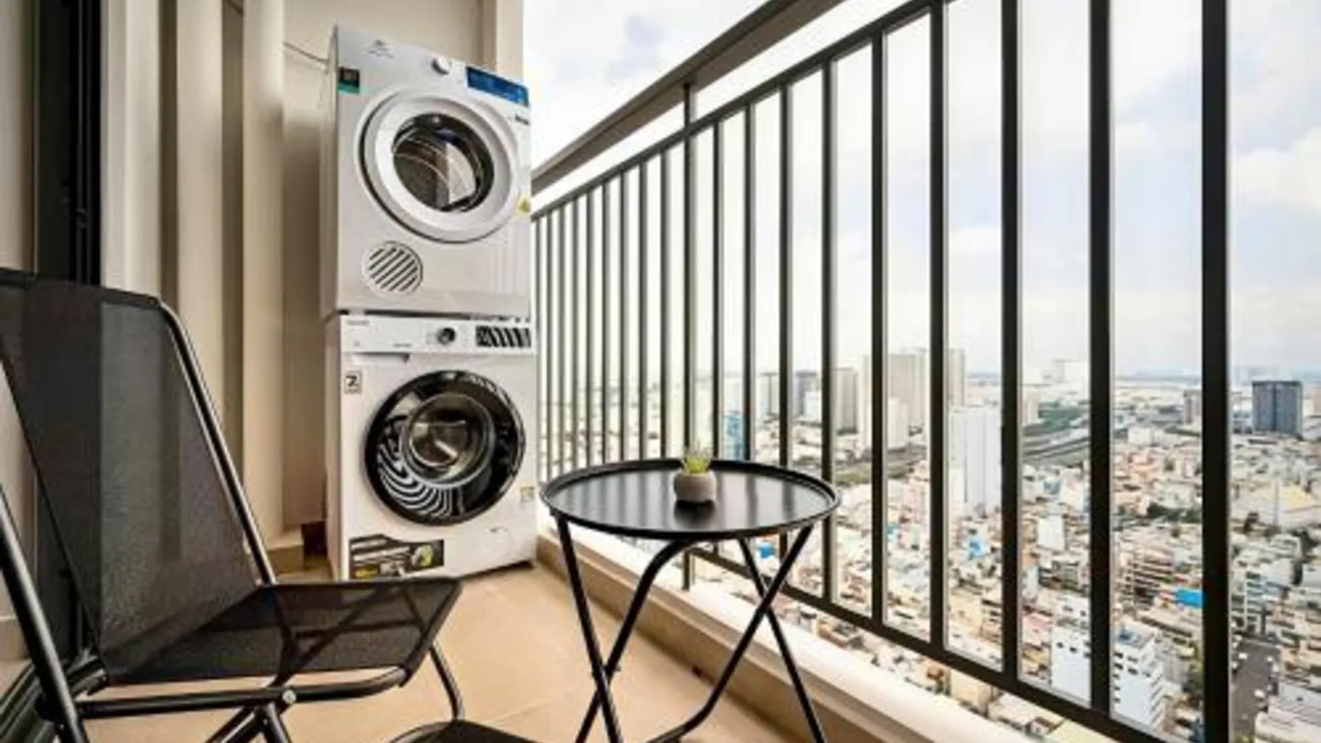 호치민 9트립 스테이 인 소호 레지던스 디스트릭트 1 - 부이비엔 워킹 스트릿 및 벤탄 마켓 옆 4성급 호텔 레스토랑