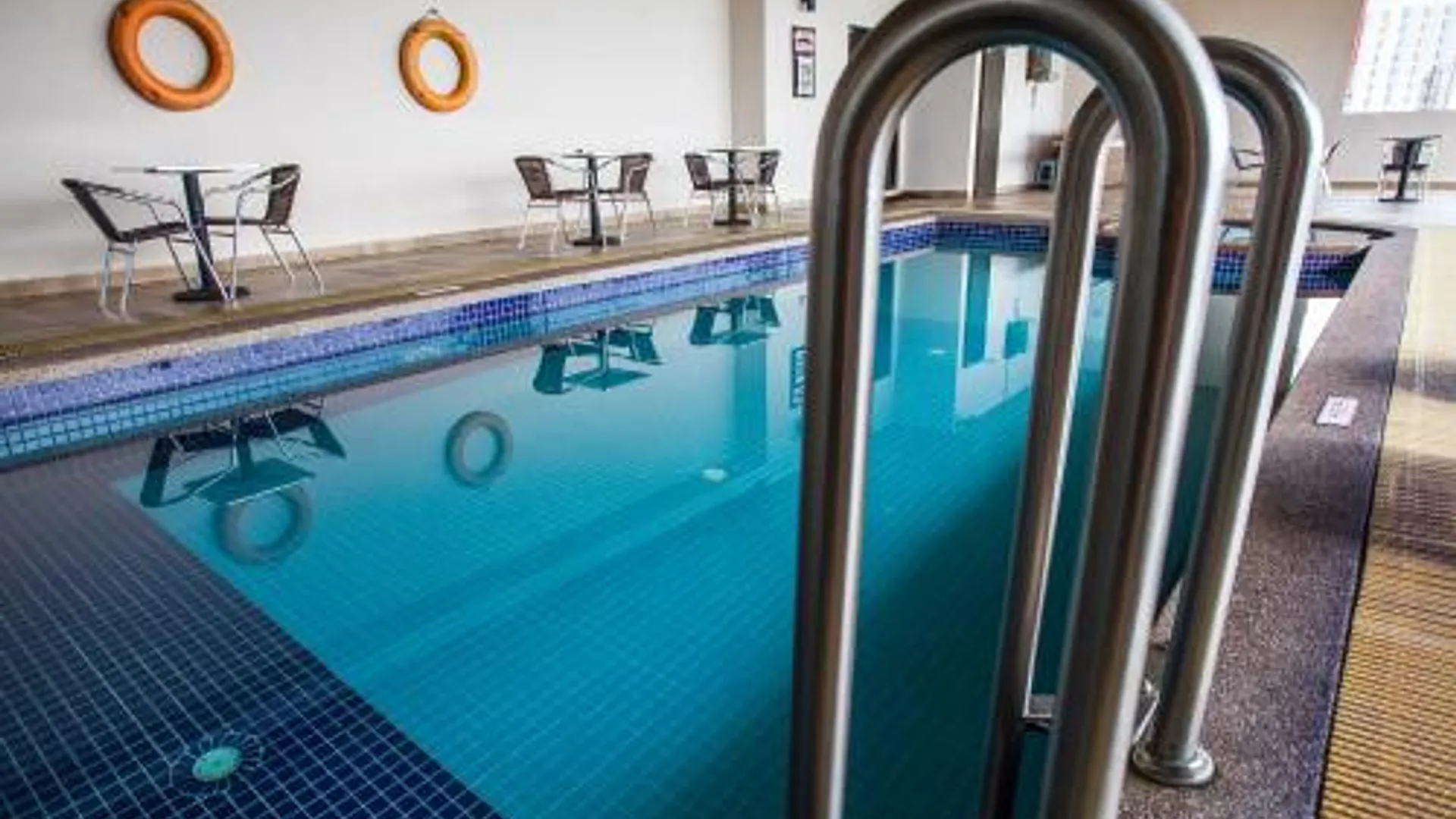 쿠알라테렝가누 호텔 탄종 비스타 3성급 호텔 레스토랑