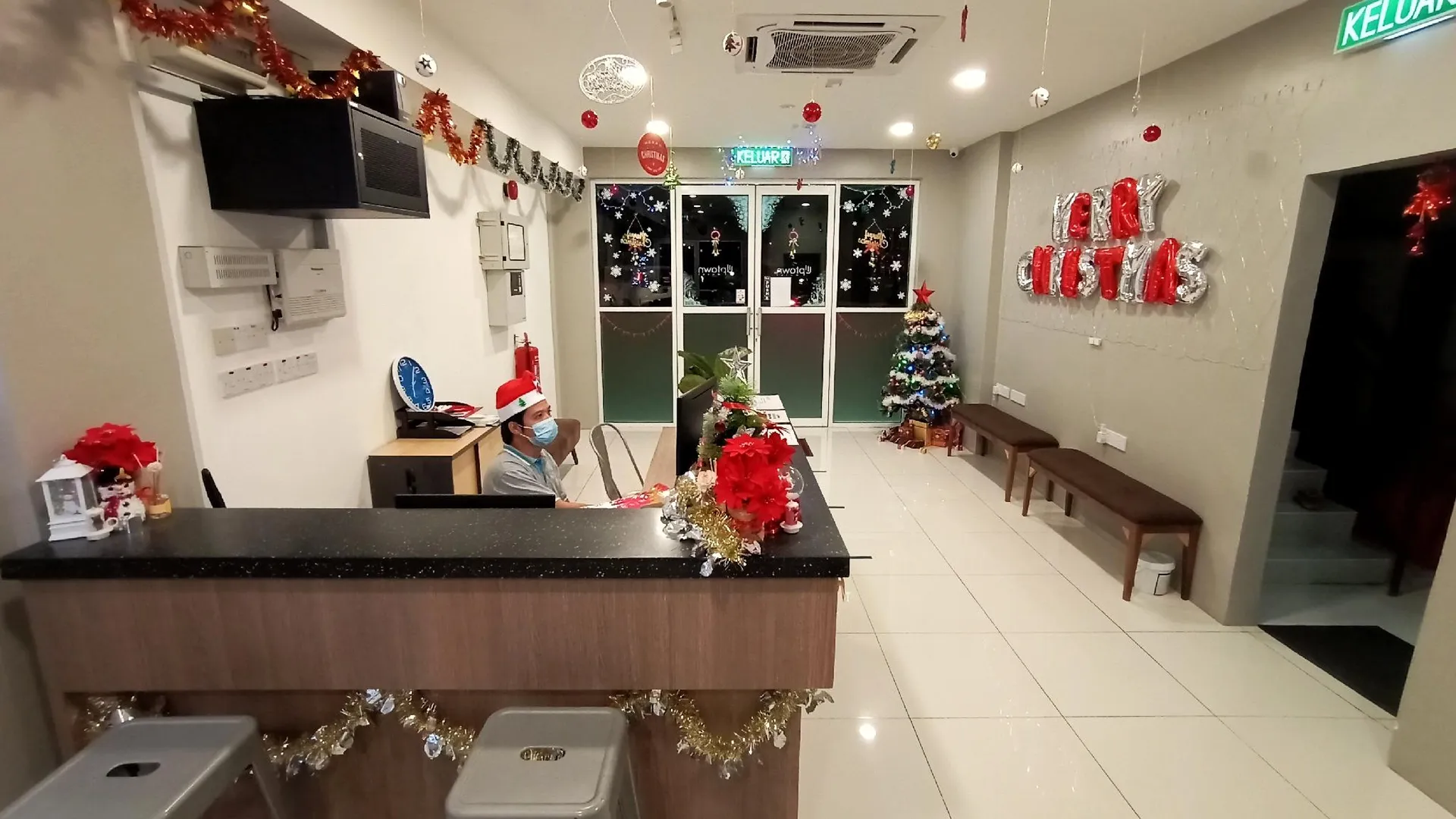 셈포르나 업타운 호텔 3성급 호텔 외관