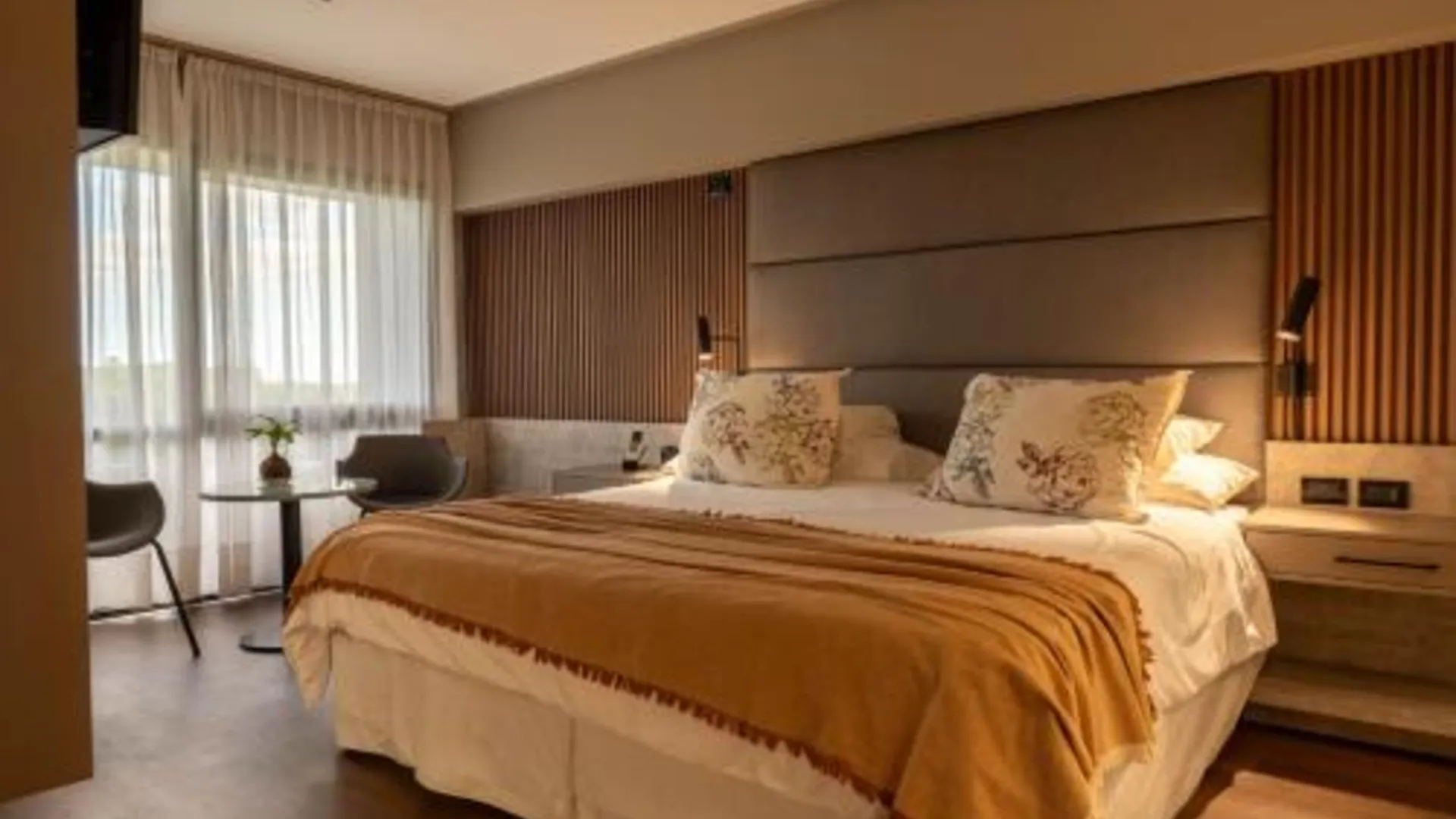 투쿠만 Garden Park Hotel 4성급 호텔 스위트룸