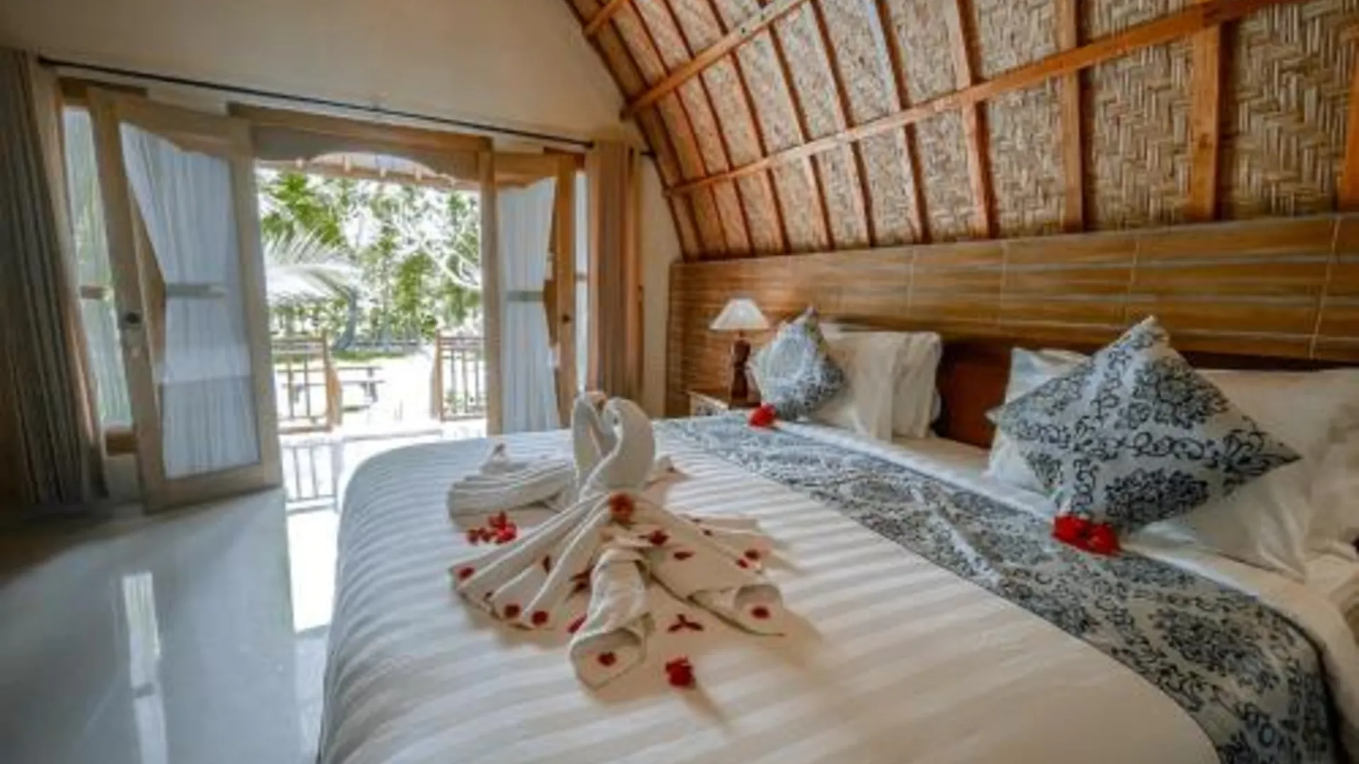 발리 와투 지넹 바이 위즈젤라 3성급 호텔 스위트룸