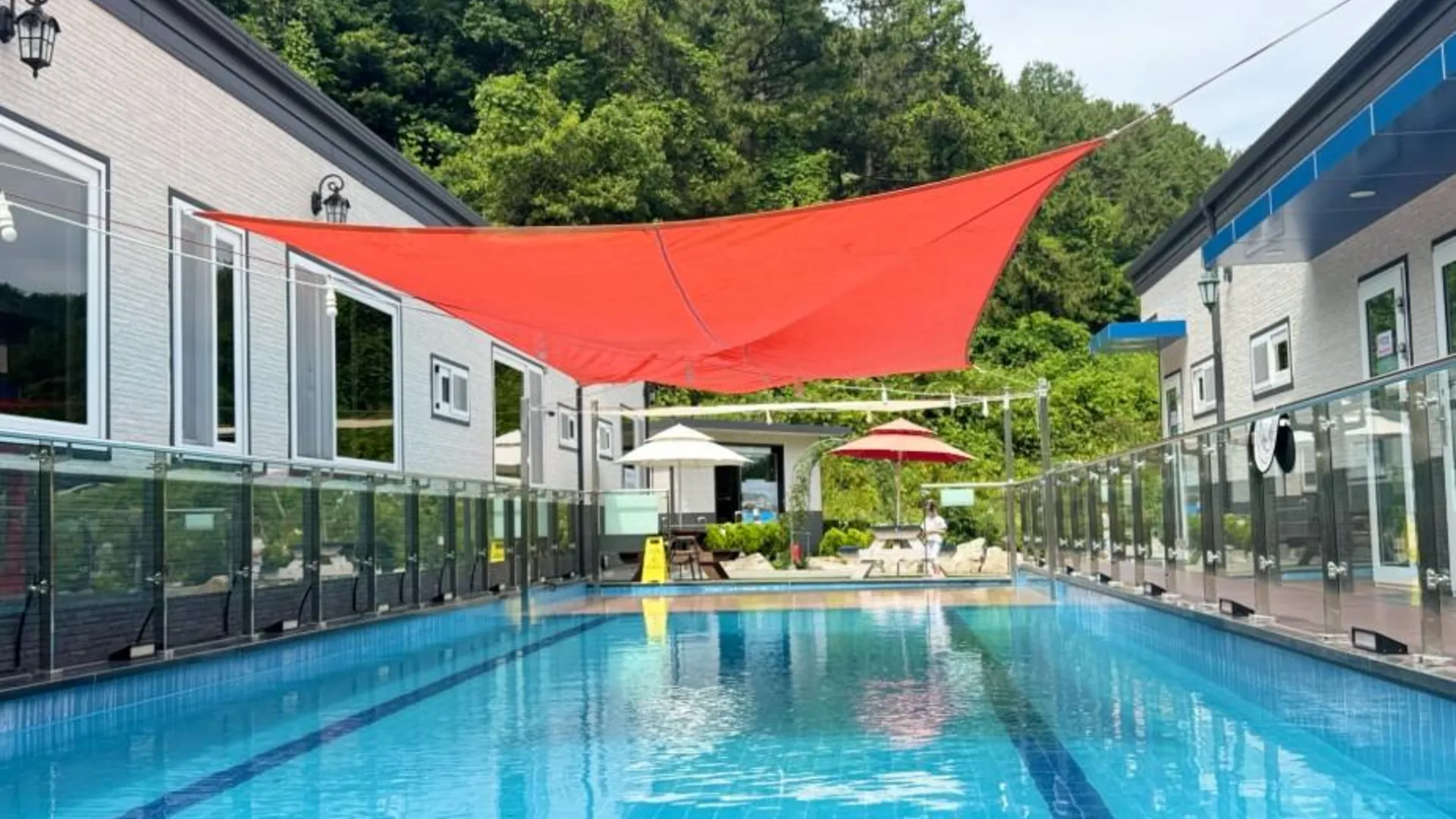 고성 고성 다이노 꽃밭에서 2성급 게스트하우스 수영장