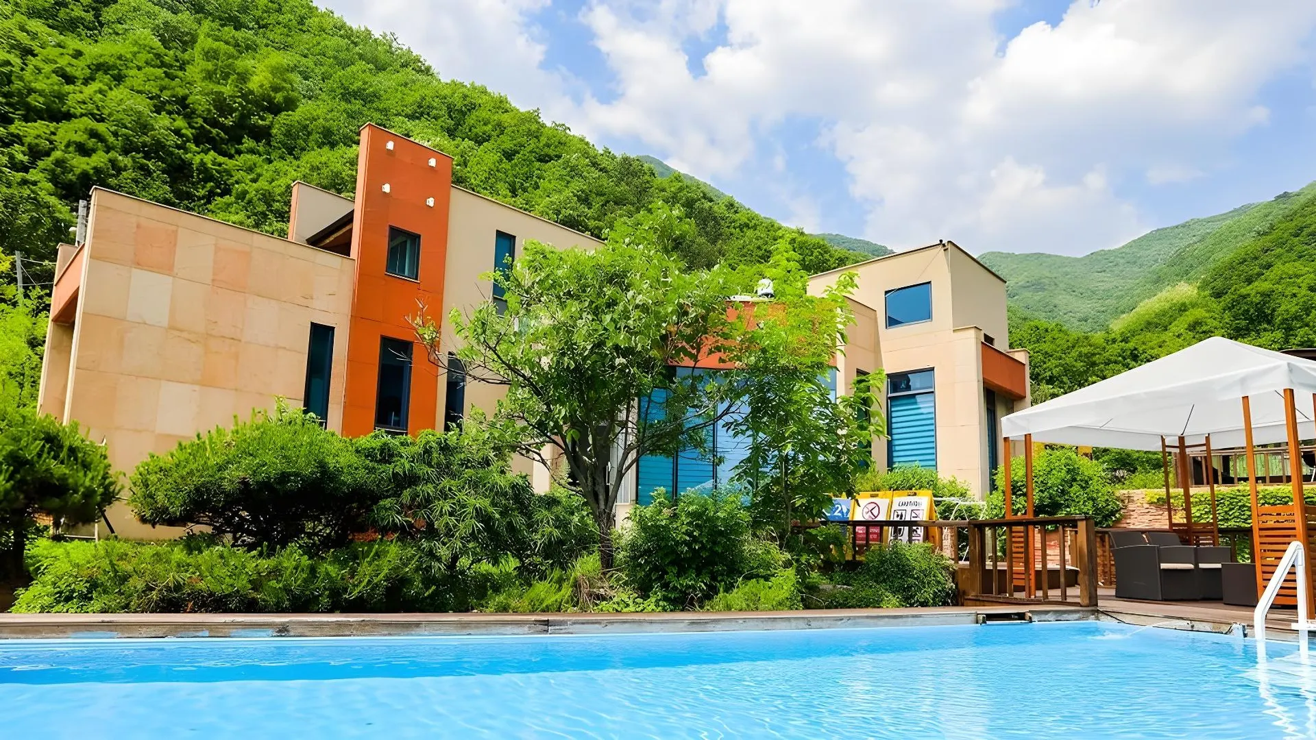 충주 충주 페나테스 풀빌라 B 2성급 게스트하우스 전망