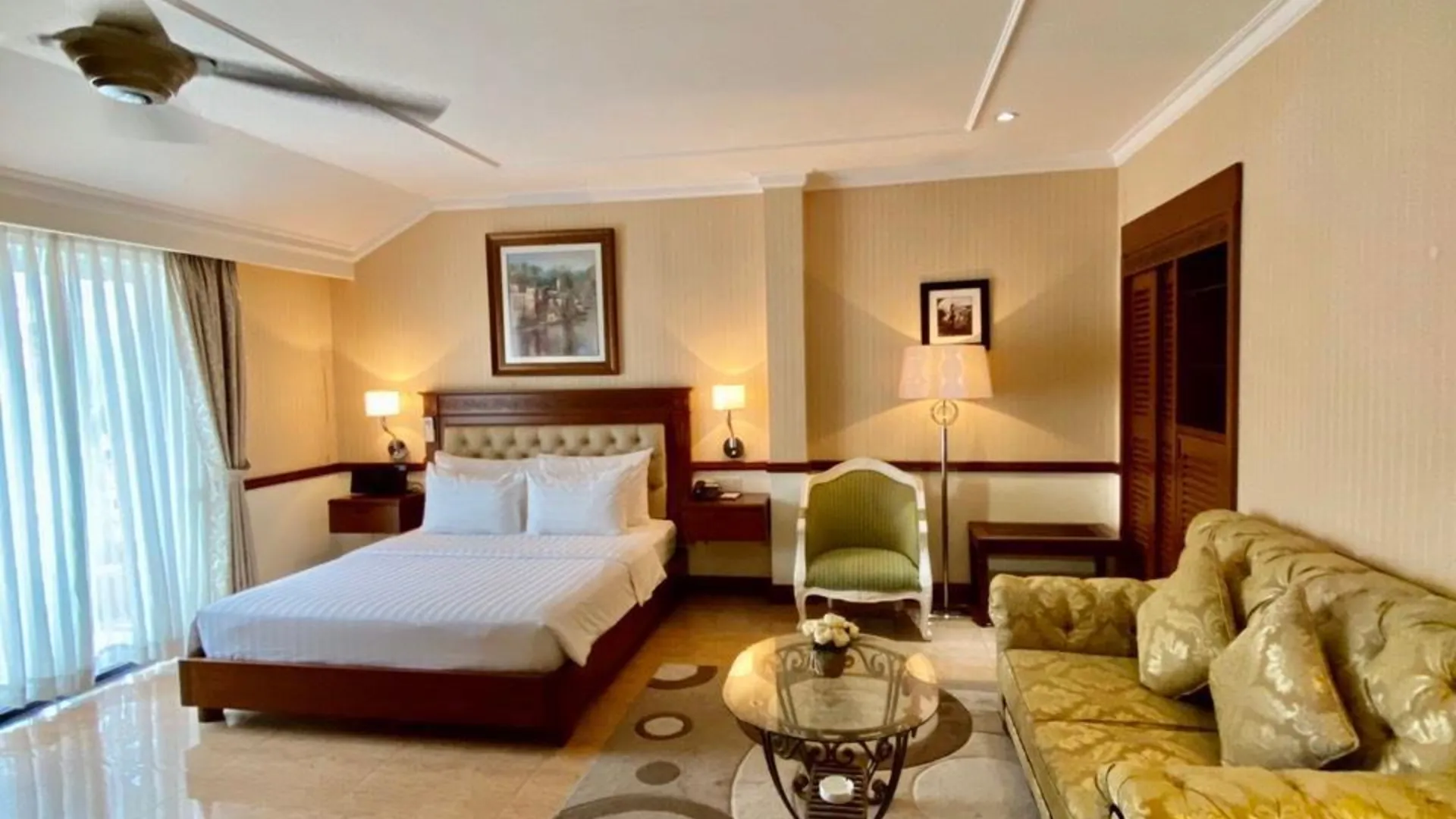 호치민 센트럴 호텔 앤 레지던스 2성급 호텔 스위트룸