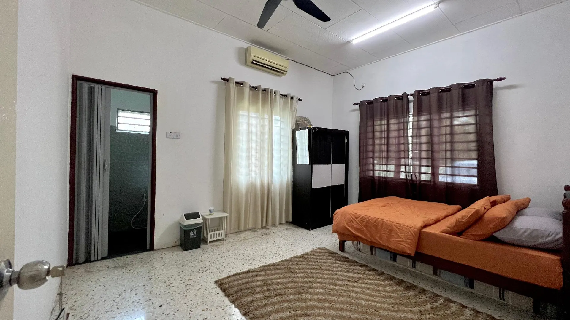 타이핑 카문팅의 프라이빗 하우스 (100m², 침실 3개, 프라이빗 욕실 2개) 3성급 싱글룸 스위트룸