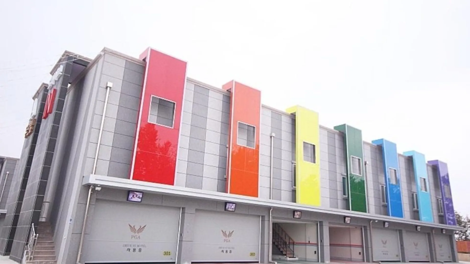 익산 김제 PGA 무인텔 DRIVE IN 호텔 수영장