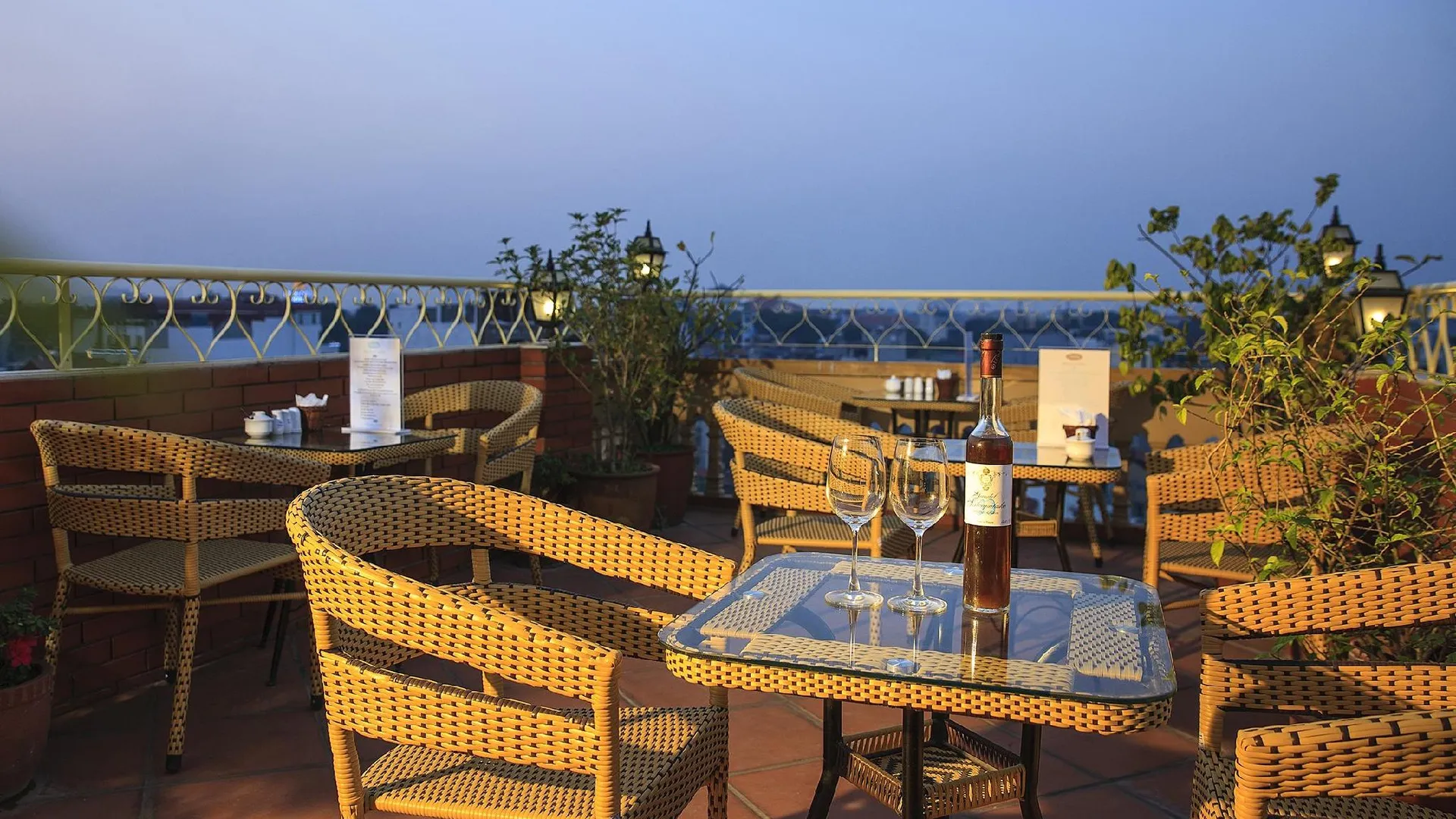 하노이 럭키 3 호텔 앤 트래블 3성급 호텔 로비