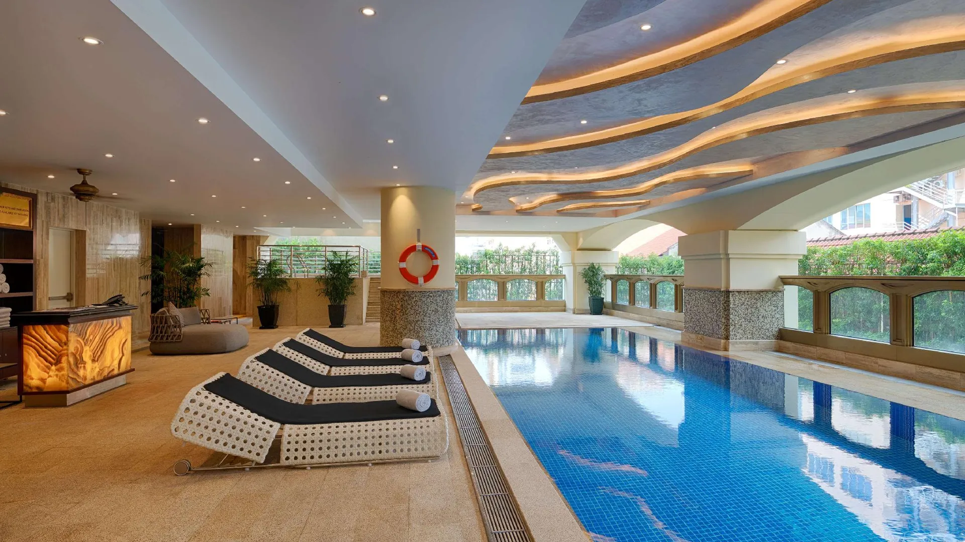 호치민 셔우드 스위트 5성급 호텔 로비