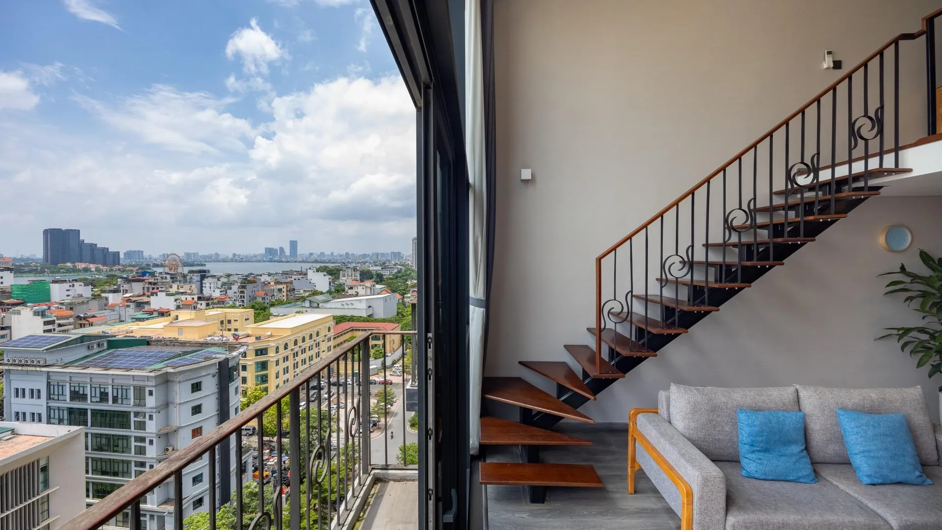 하노이 펜트스튜디오 웨스트레이크 - 킴 아파트먼트 앤 홈스테이즈 4성급 게스트하우스 레스토랑