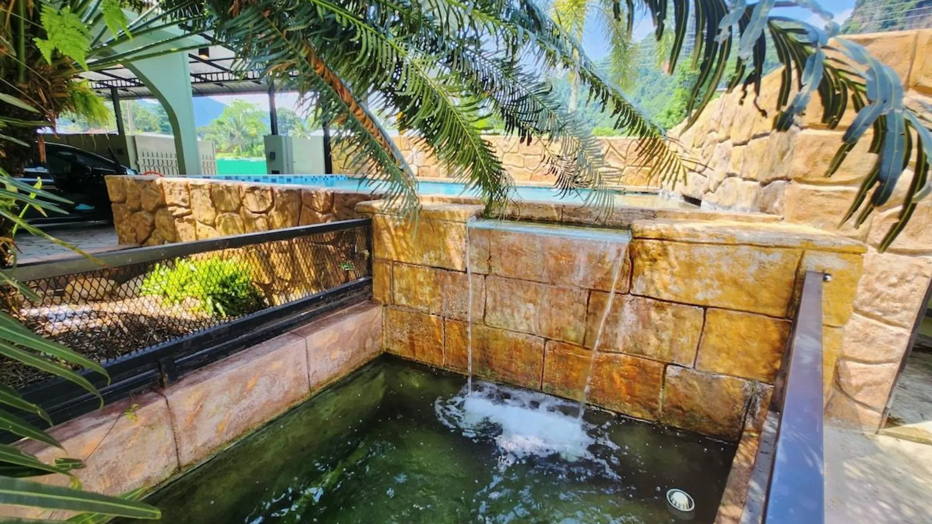 이포 타만 반다라야의 프라이빗 하우스 (248m², 침실 5개, 프라이빗 욕실 5개) 3성급 게스트하우스 레스토랑