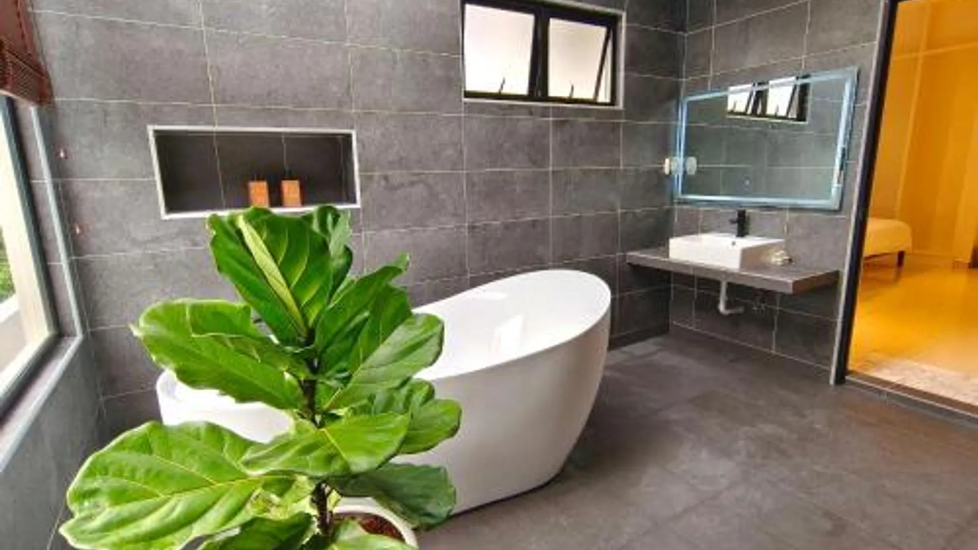 크루앙 클루앙 시티 센터의 방갈로 (m², 침실 7개, 프라이빗 욕실 6개) 3성급 게스트하우스 스위트룸