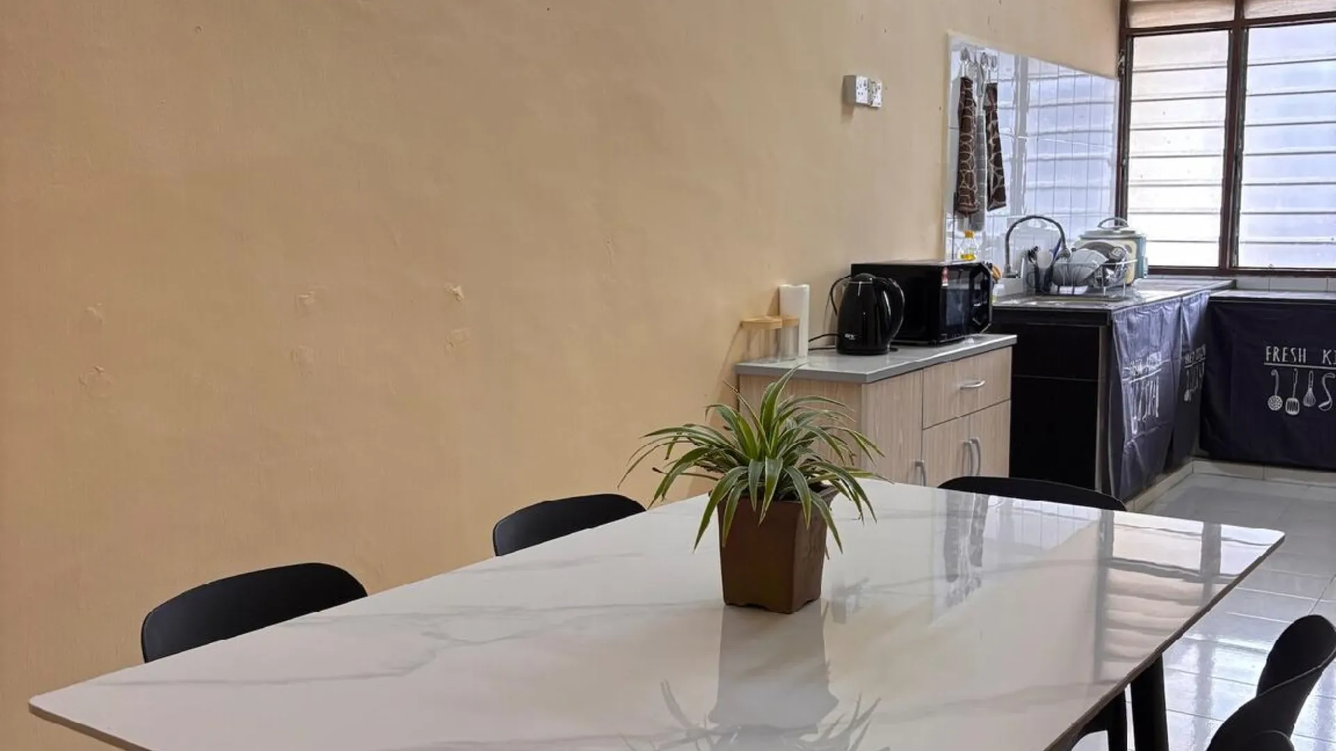 숭가이 페타니 숭아이 페타니 센트럴 의 프라이빗 하우스 (m², 침실 3개, 프라이빗 욕실 2개) 4성급 게스트하우스 수영장