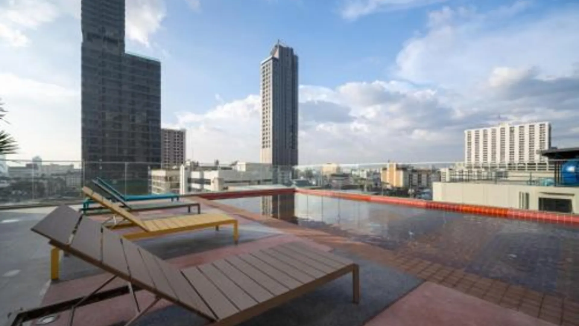 방콕 더 쿼터 라차테위 바이 UHG 4성급 호텔 수영장