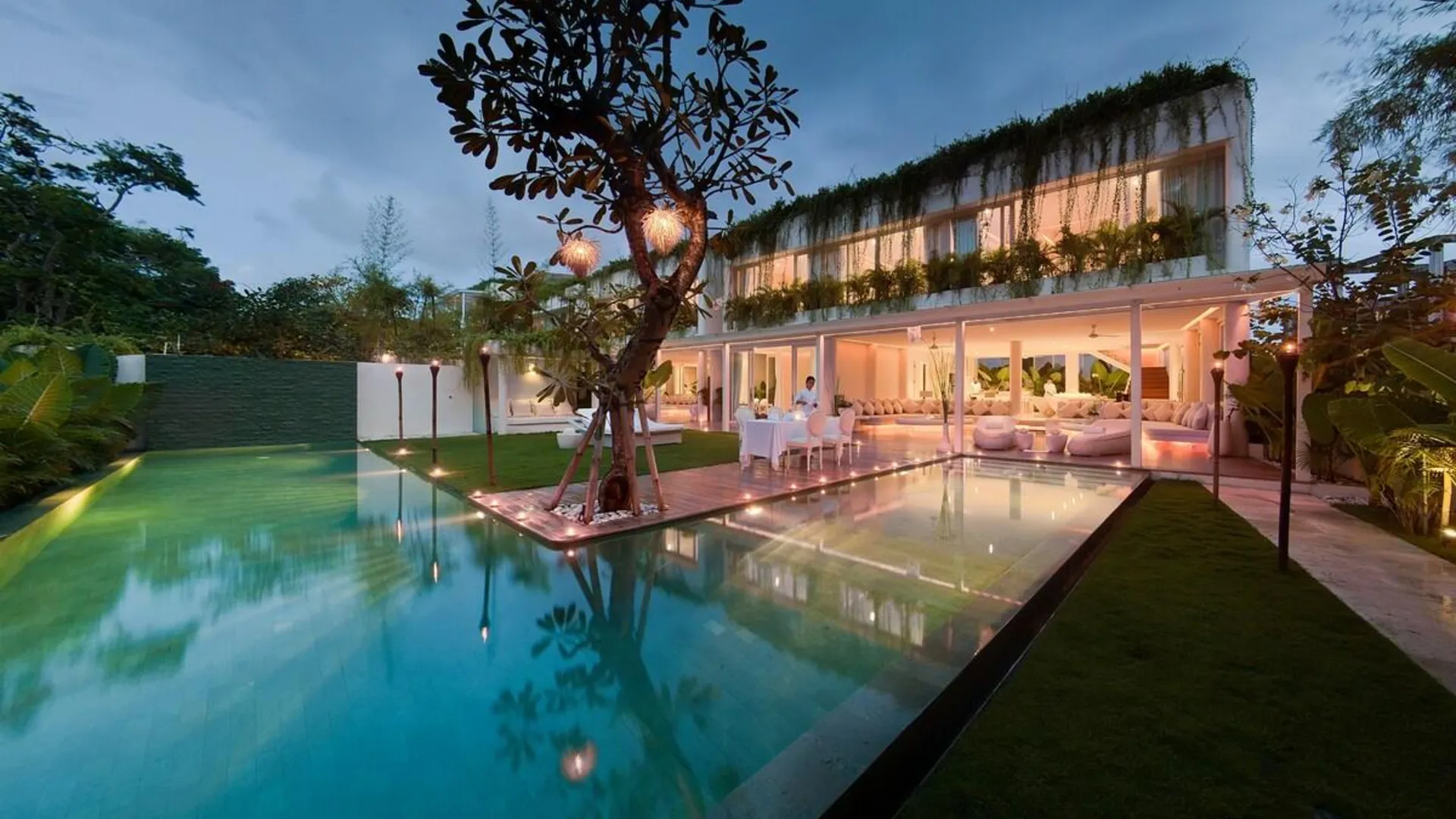 발리 Luxury! 8-Bedroom Private Pool Villa -Beach Access 3성급 게스트하우스 로비