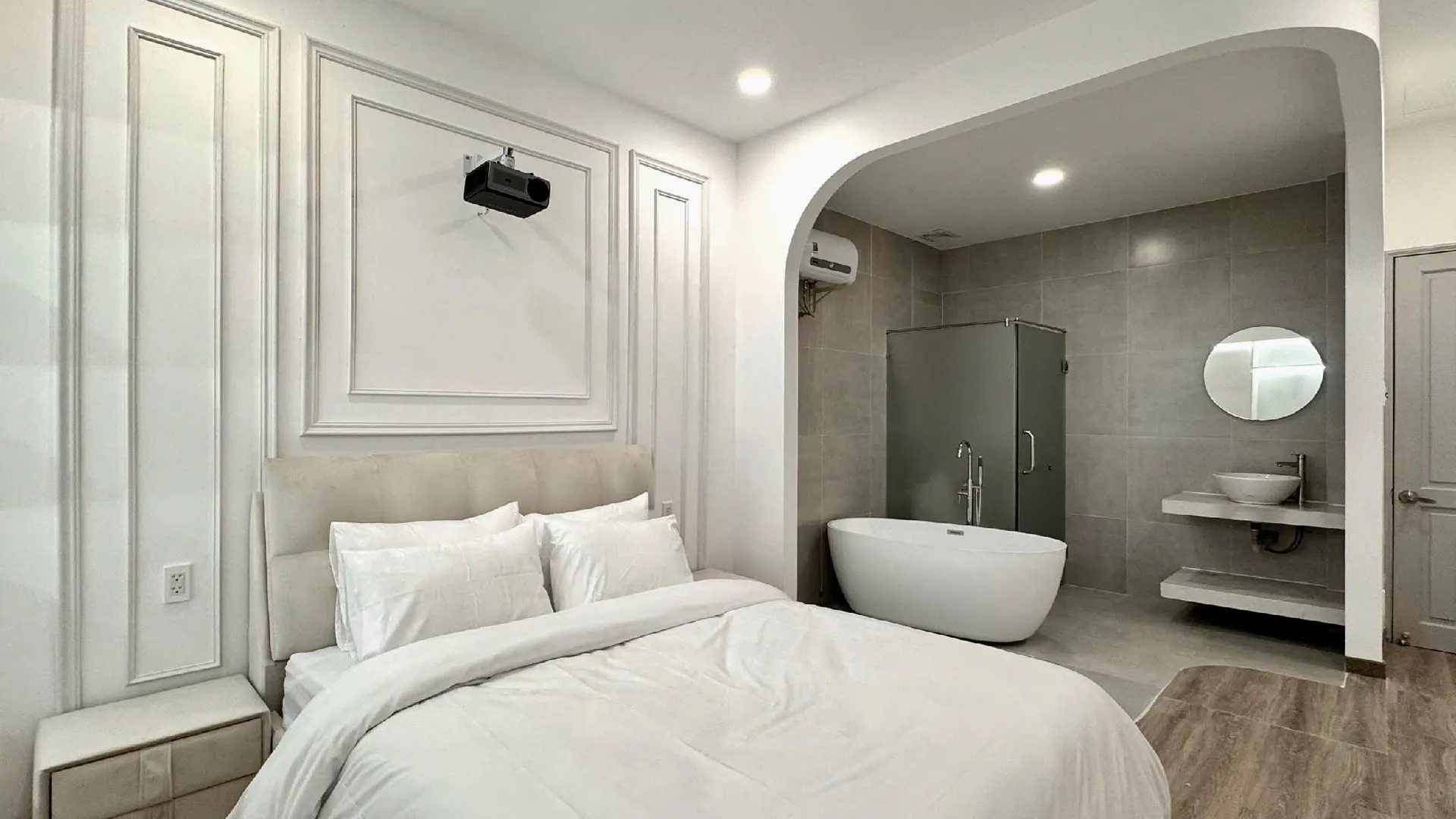 호치민 참스 호텔 앤 홈스테이 5성급 호텔 스위트룸