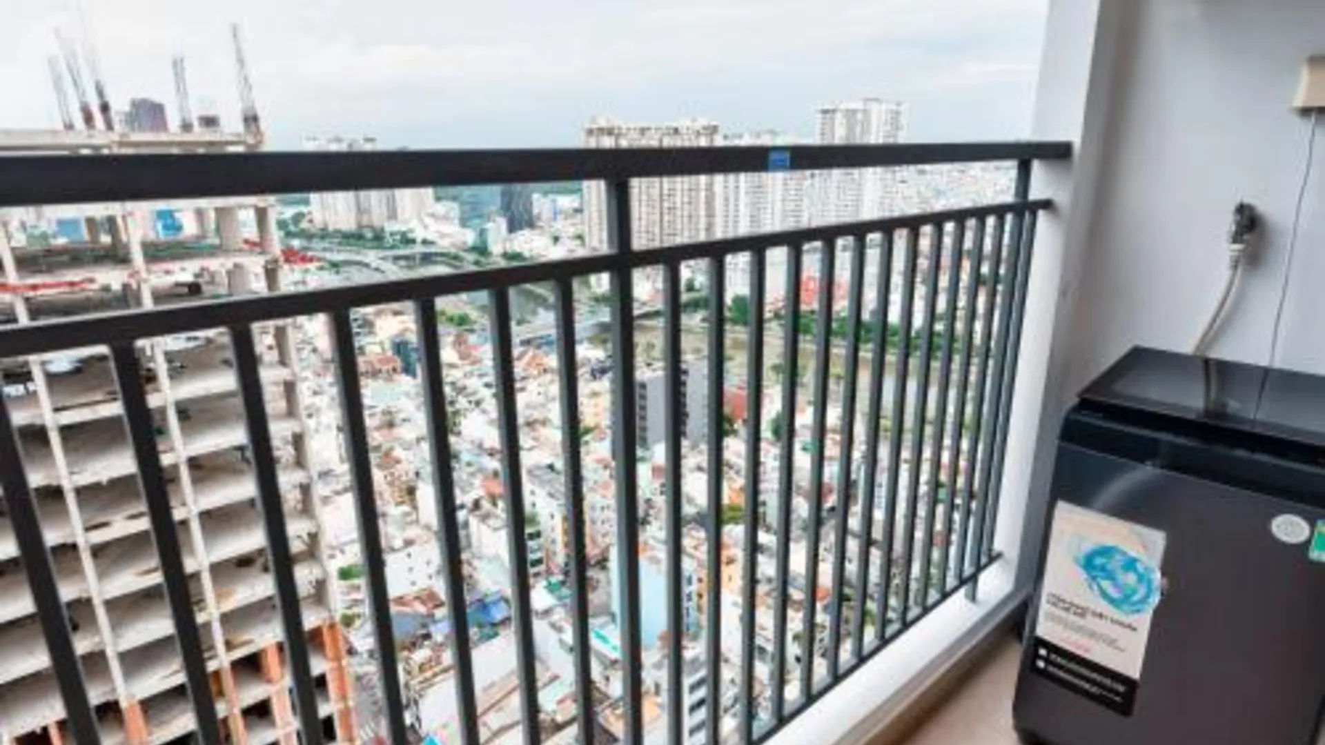 호치민 Smile Home - SOHO Apartment balcony - Modern comfortable 4성급 호텔 레스토랑