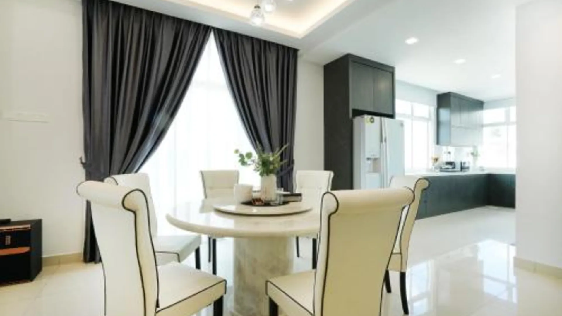 데사루 반다르 페나와르의 프라이빗 하우스 (194m², 침실 4개, 프라이빗 욕실 3개) 3성급 싱글룸 수영장