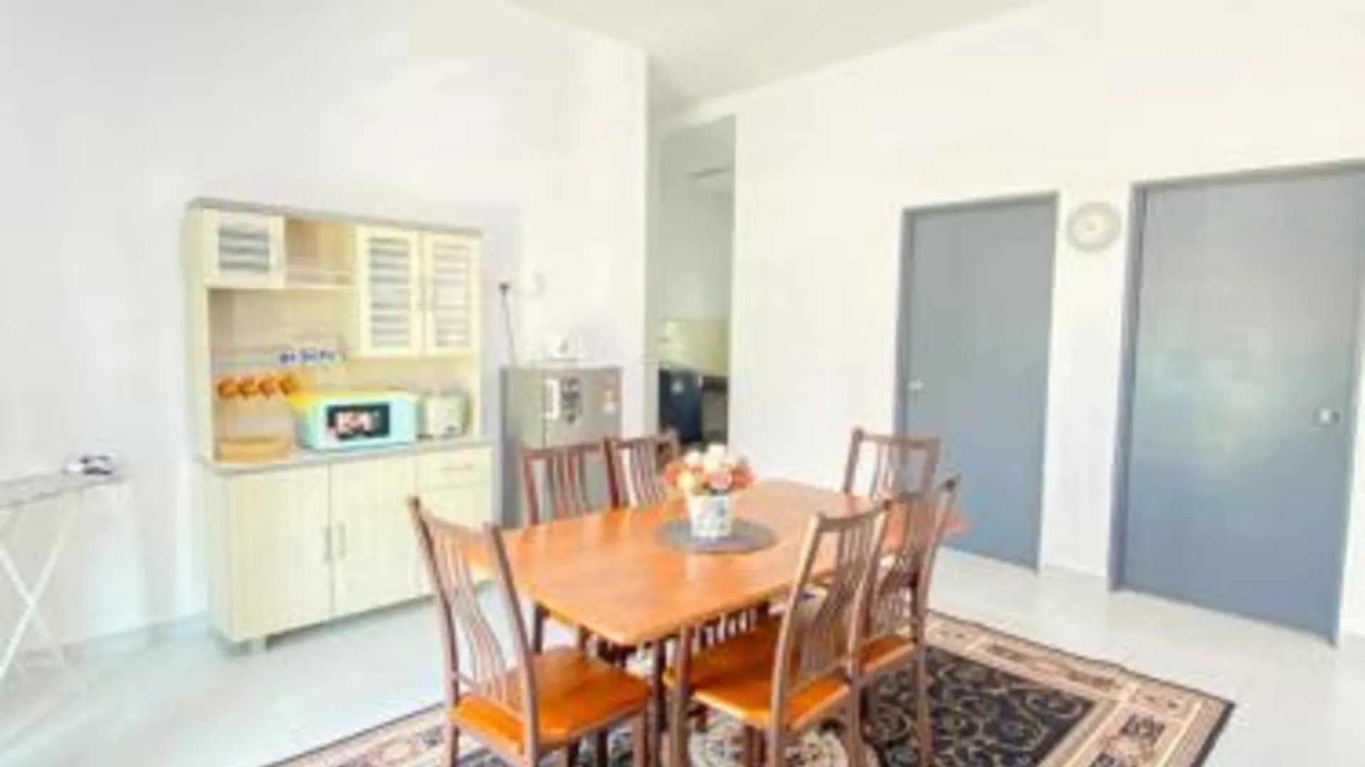 추카이 캄풍 부킷 쿠앙의 프라이빗 하우스 (m², 침실 3개, 프라이빗 욕실 1개) 3성급 게스트하우스 로비