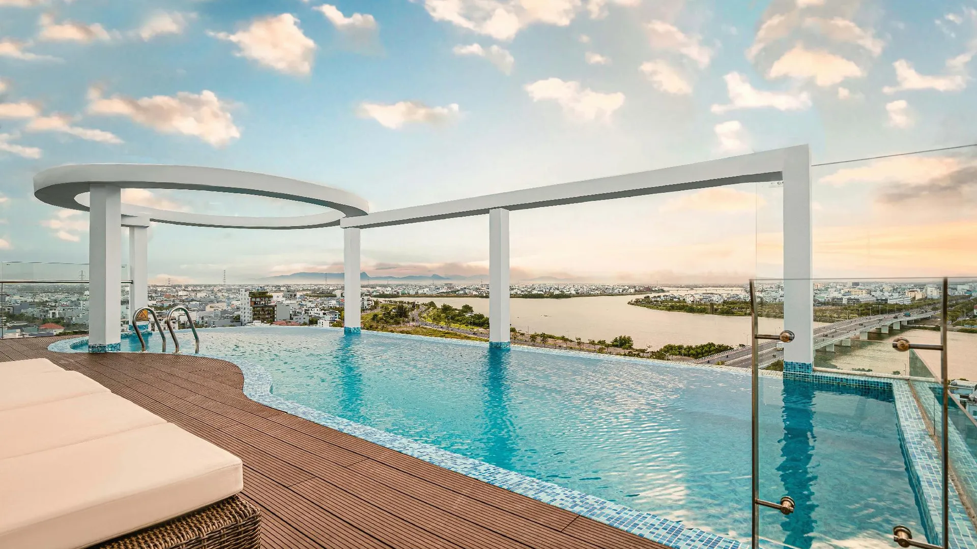 다낭 RHM 럭셔리 호텔 앤 스위트 4성급 호텔 객실